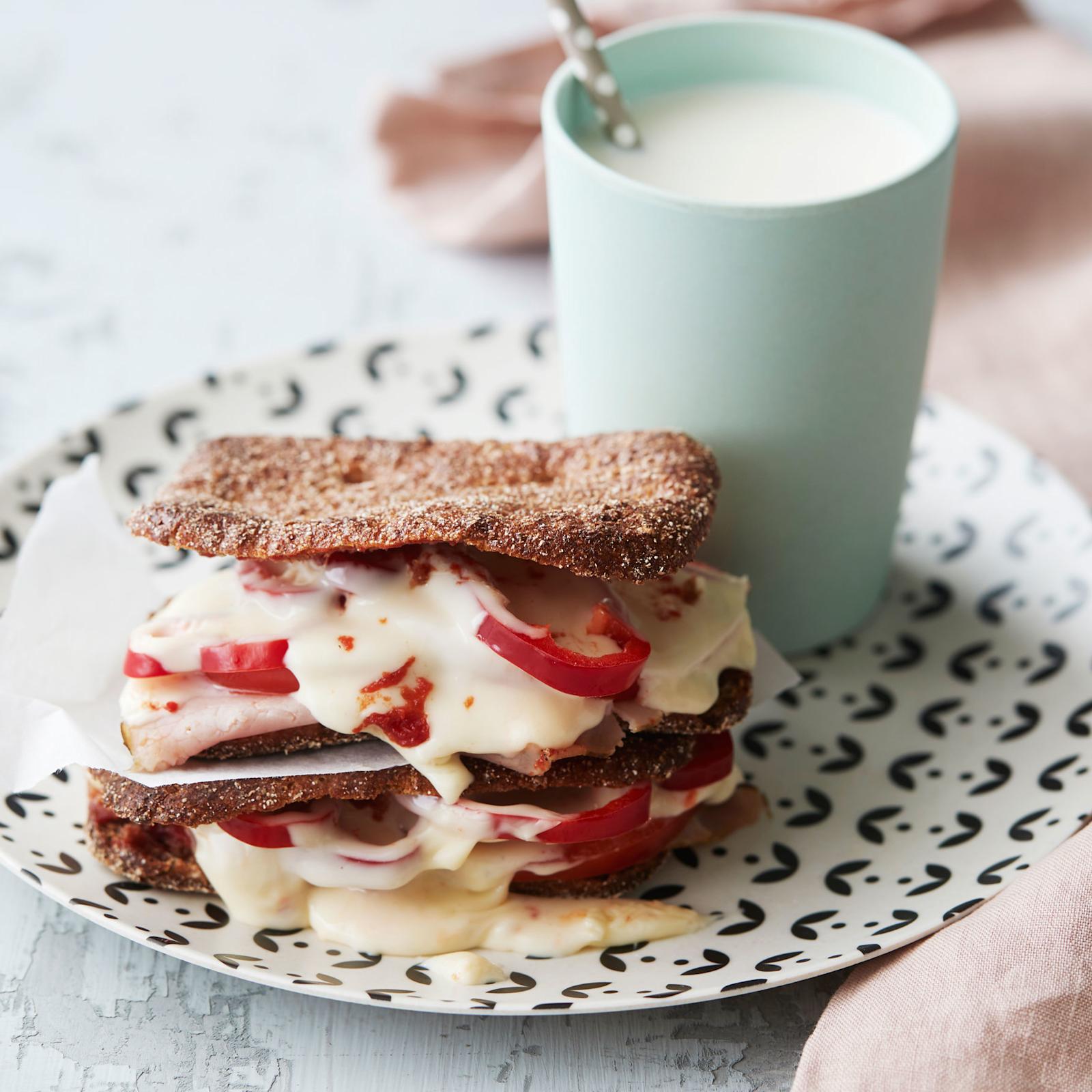 Rukiiset kinkku-juustotoastit