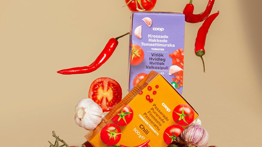 Coop-merkin tomaattimurskaa, tomaatteja, valkosipuleita ja chilejä.