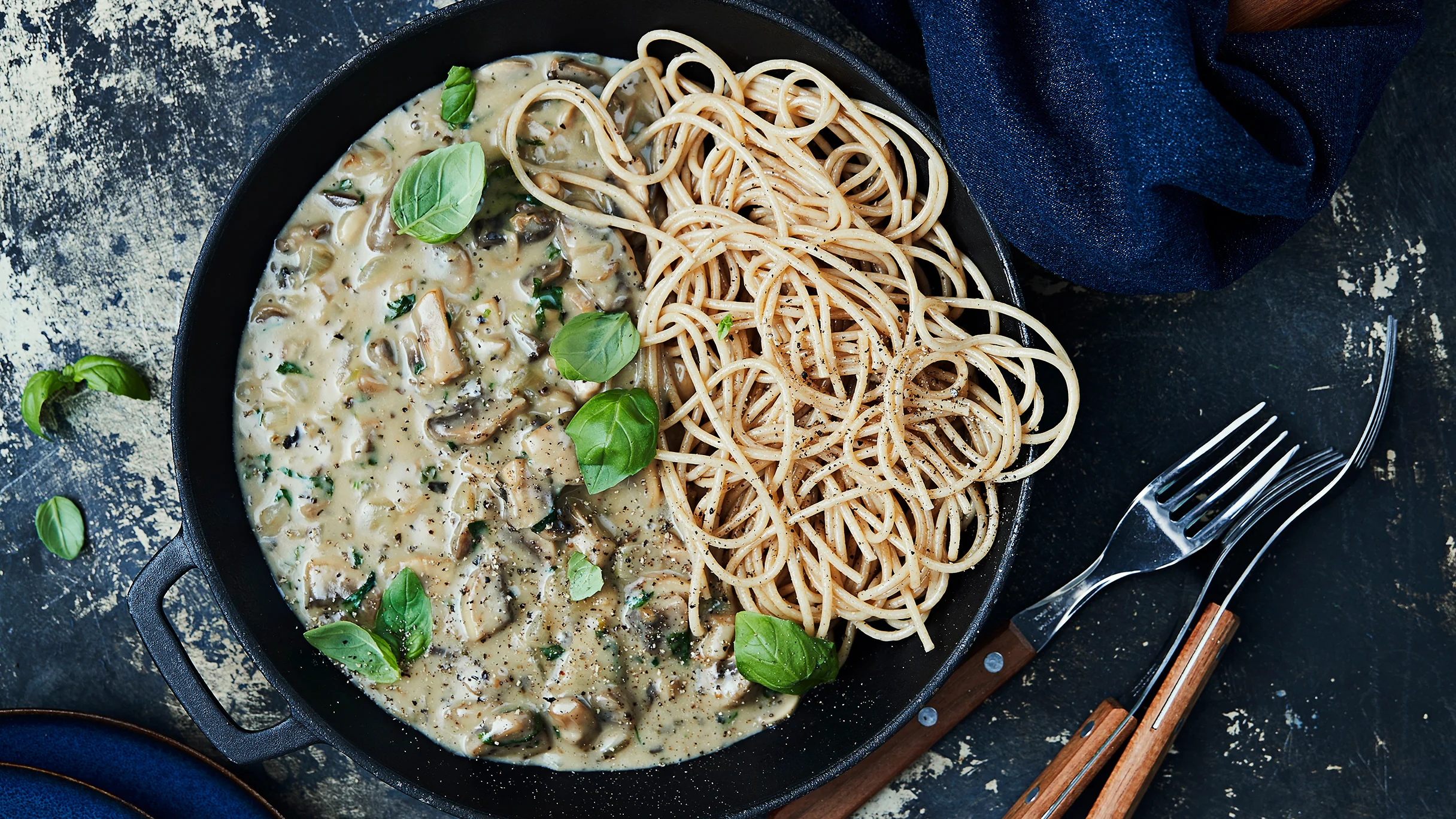 Nopea sienikastike pastalle