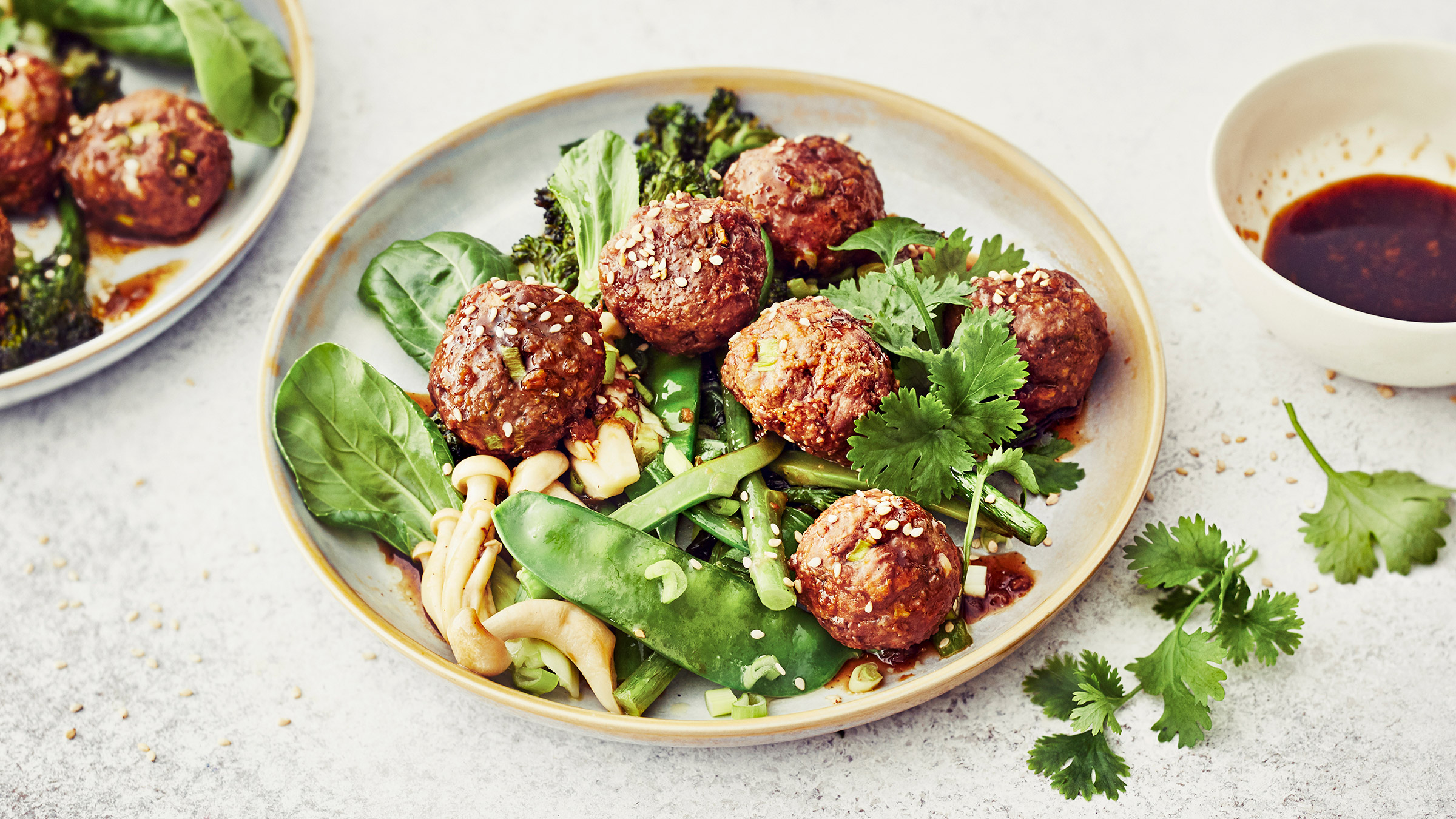 Korealaiset lihapullat ja bulgogi-kasvikset