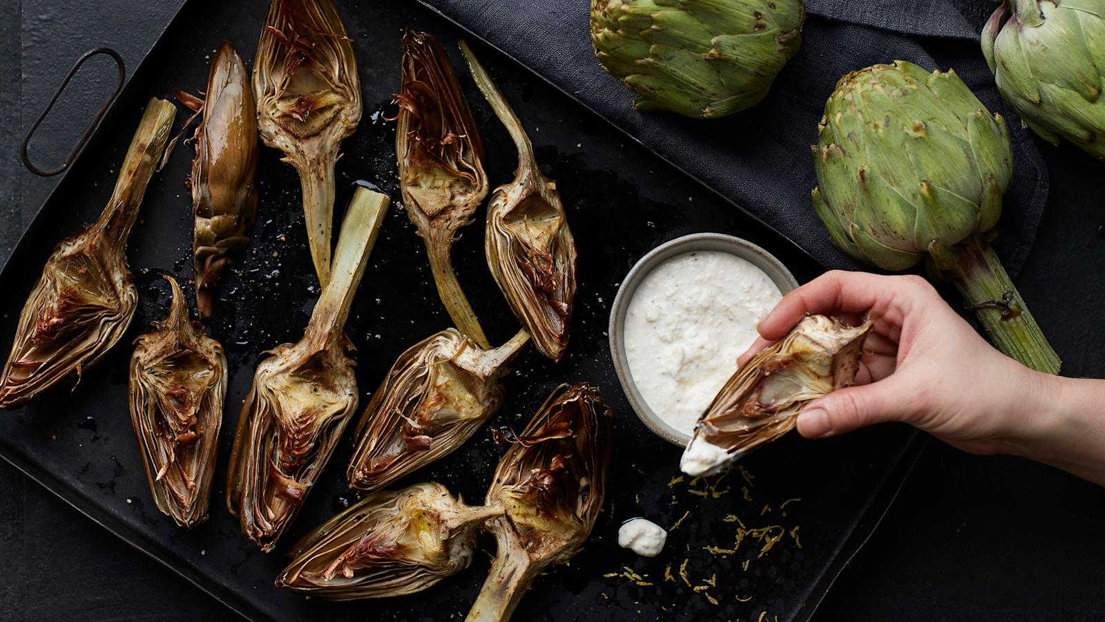 Paahdettu latva-artisokka ja helppo juustodippi