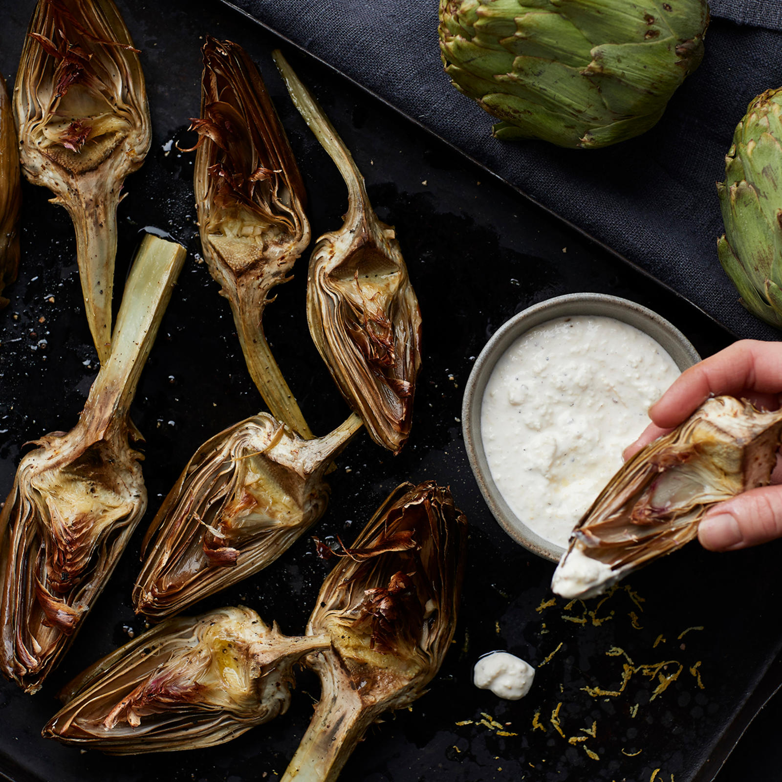 Paahdettu latva-artisokka ja helppo juustodippi