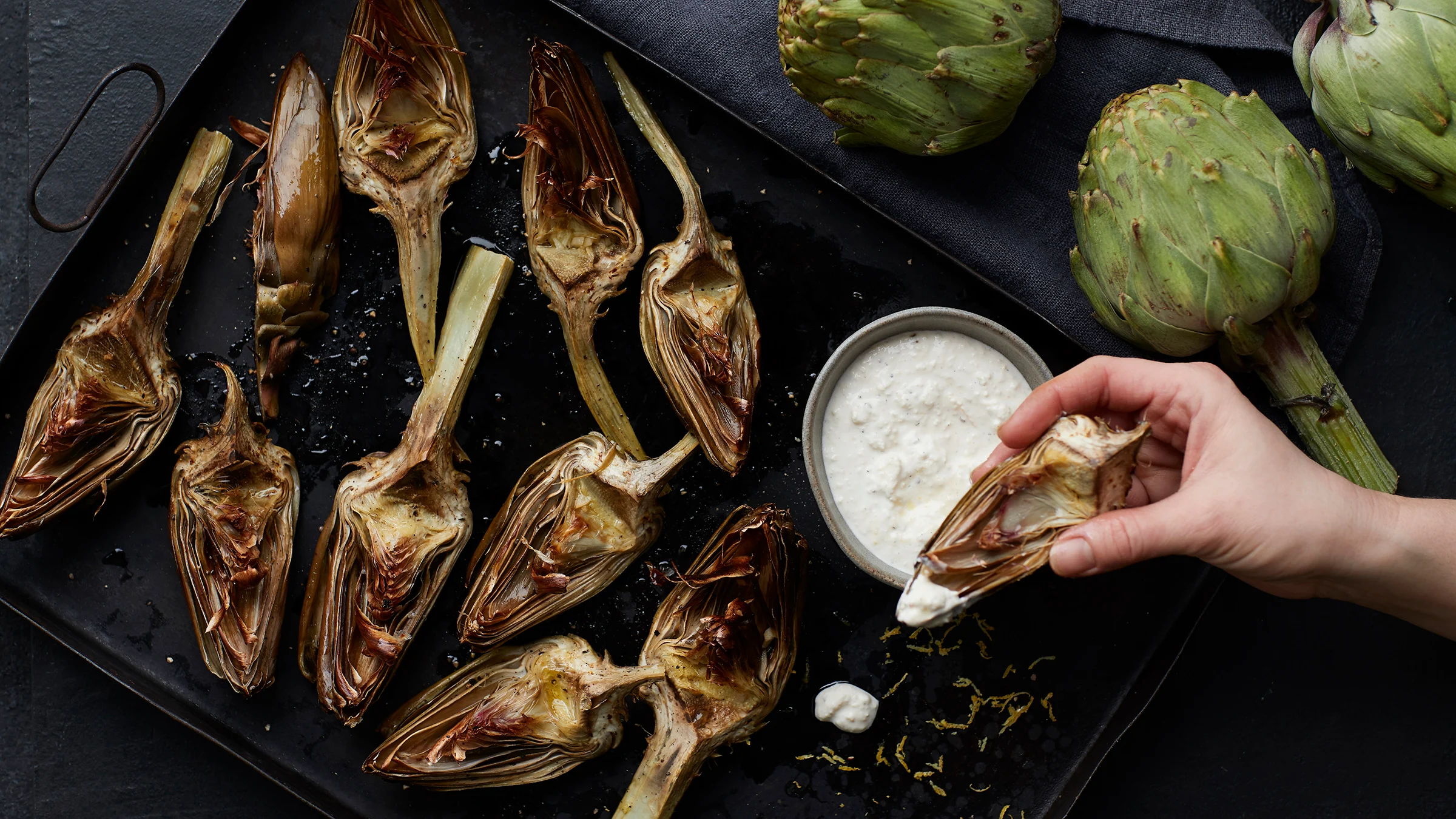 Paahdettu latva-artisokka ja helppo juustodippi