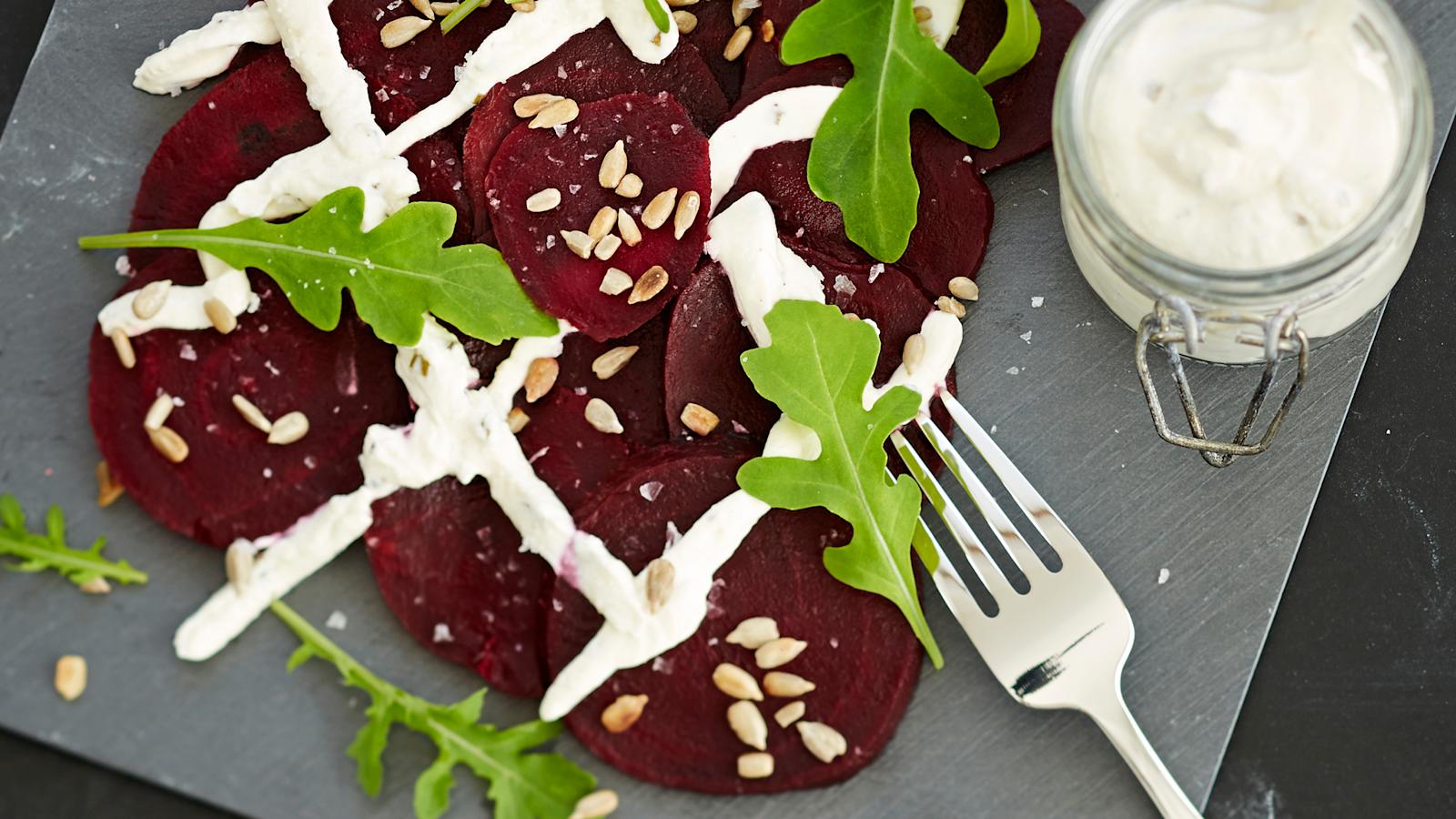 Punajuurta ja vuohenjuustokastiketta