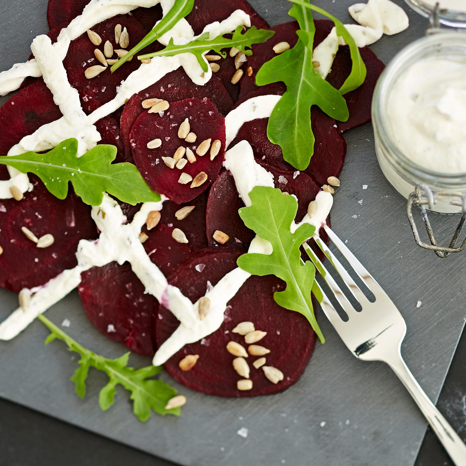 Punajuurta ja vuohenjuustokastiketta