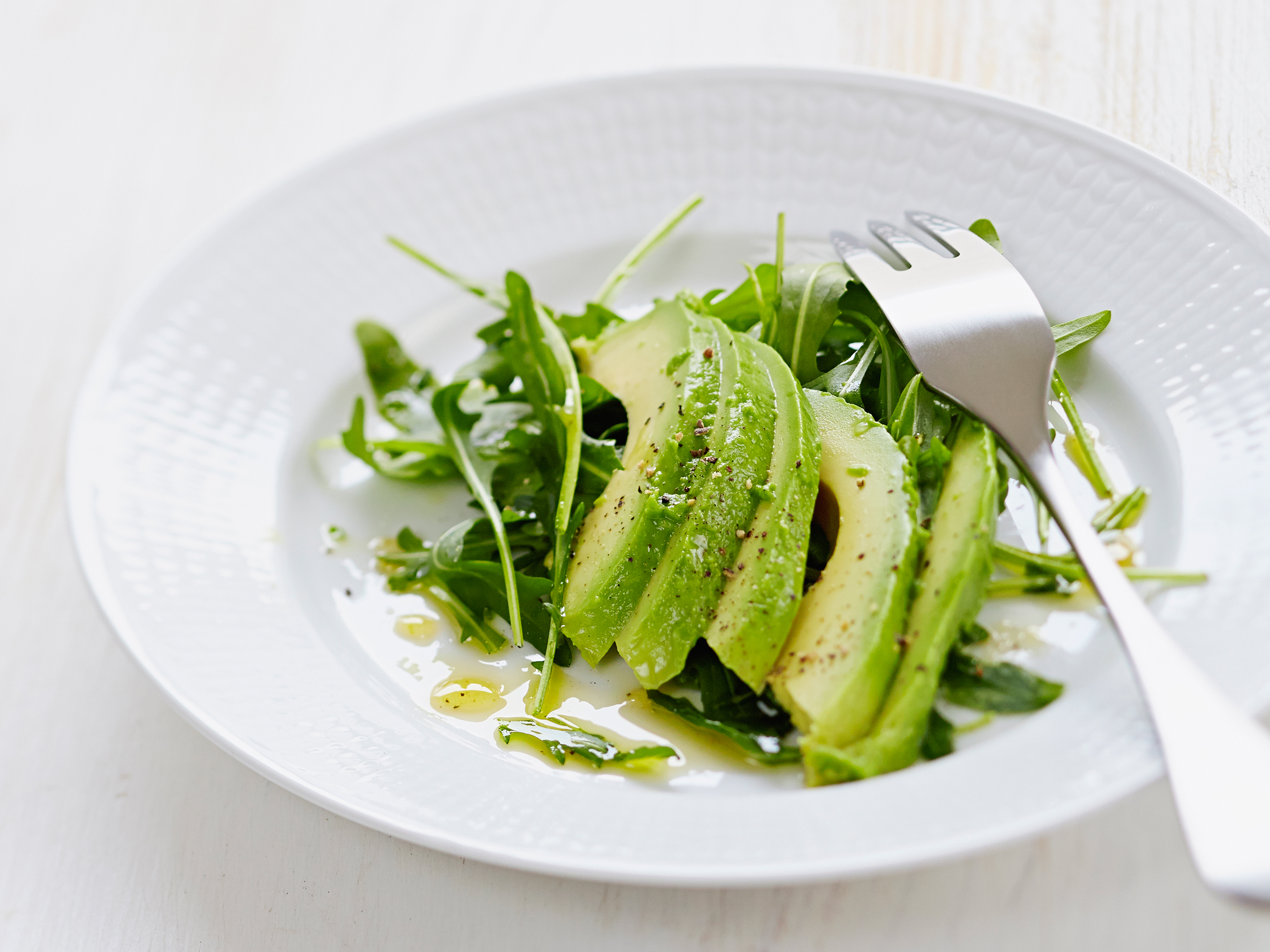 Avokadosalaatti ja hunajainen kastike