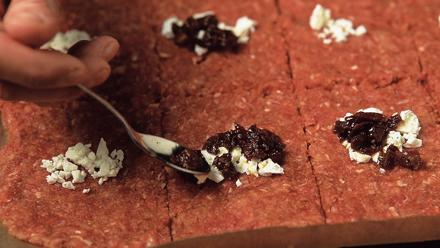 Jaa levy 9 tai 12 palaan. Nosta paloille valitsemaasi täytettä.