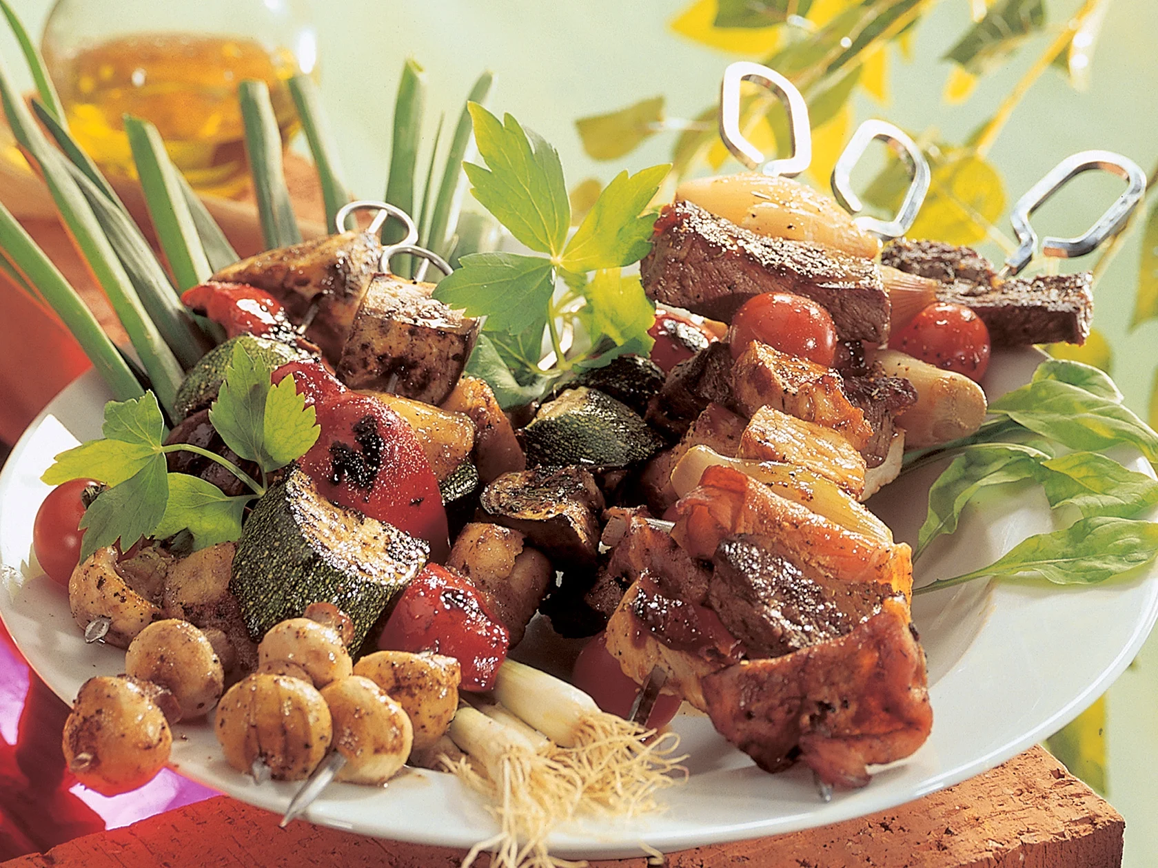 Valkosipulihärkää ja kasviksia