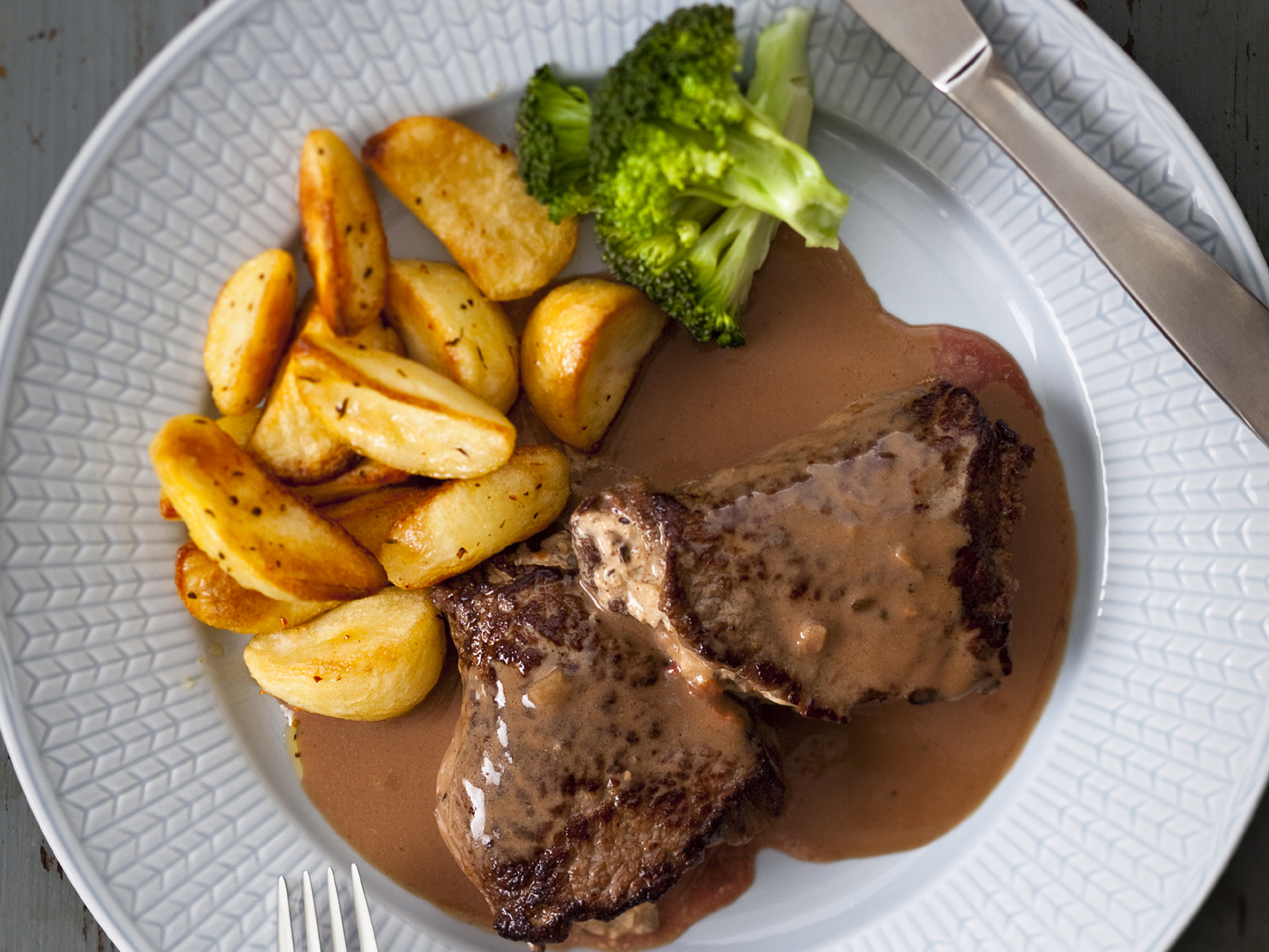 Juustotäytteiset naudanfileetaskut