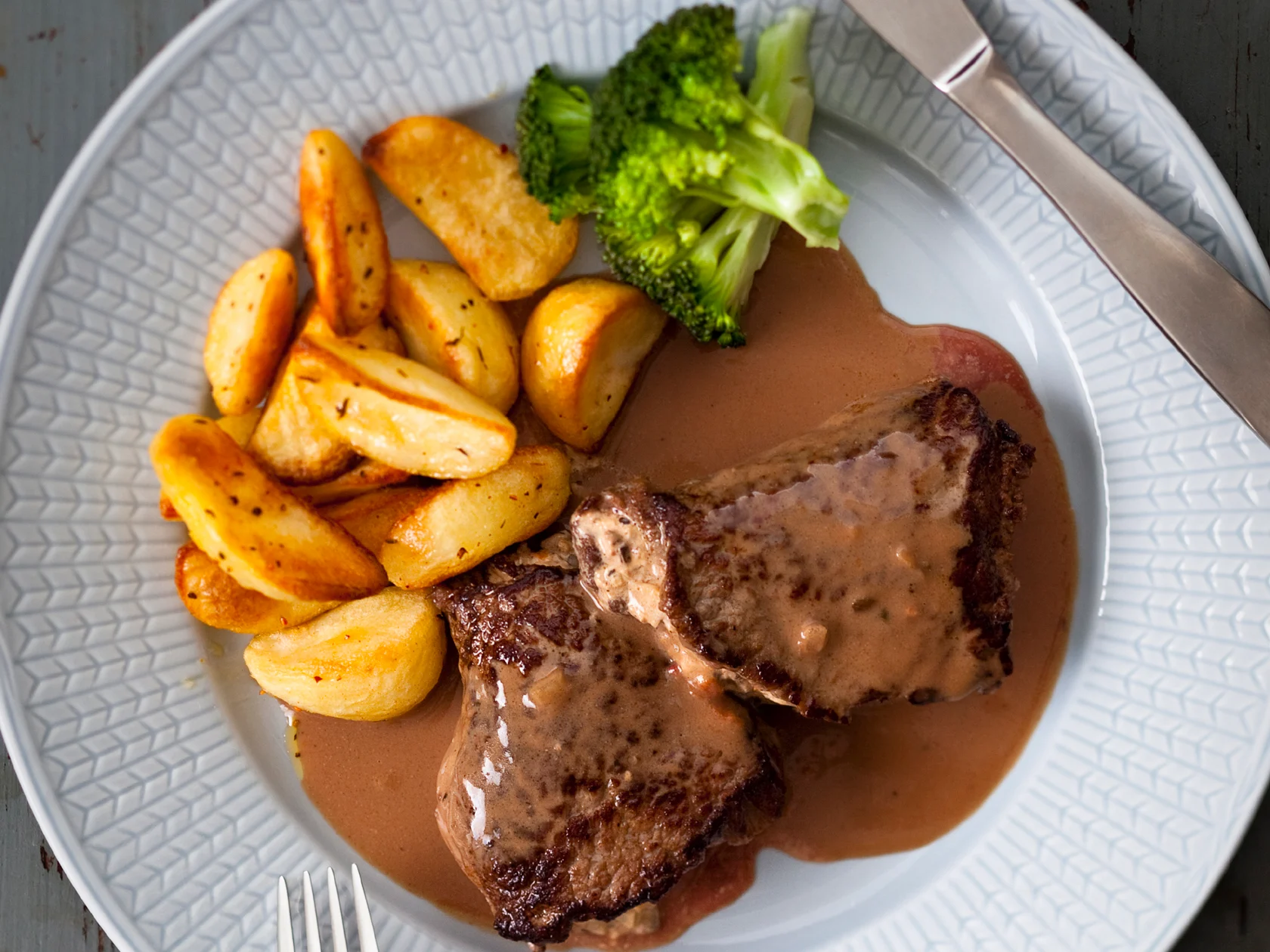 Juustotäytteiset naudanfileetaskut