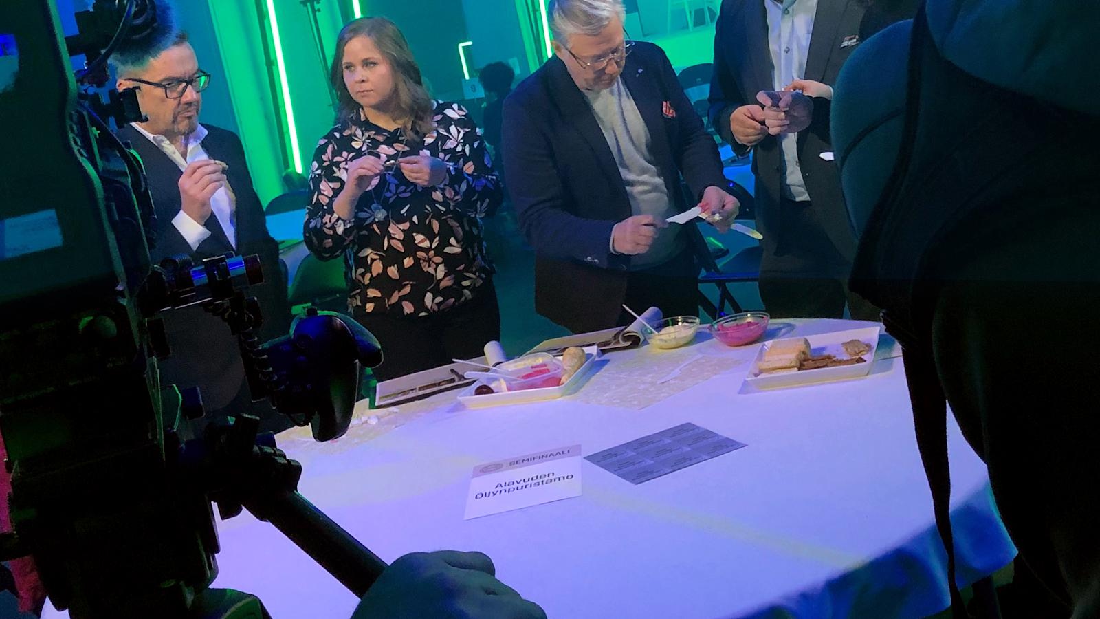 Suomalainen Menestysresepti -kisan raati tutustui Alavuden Öljynpuristamon tuotteisiin kilpailun semifinaalissa vuoden 2019 tammikuussa.