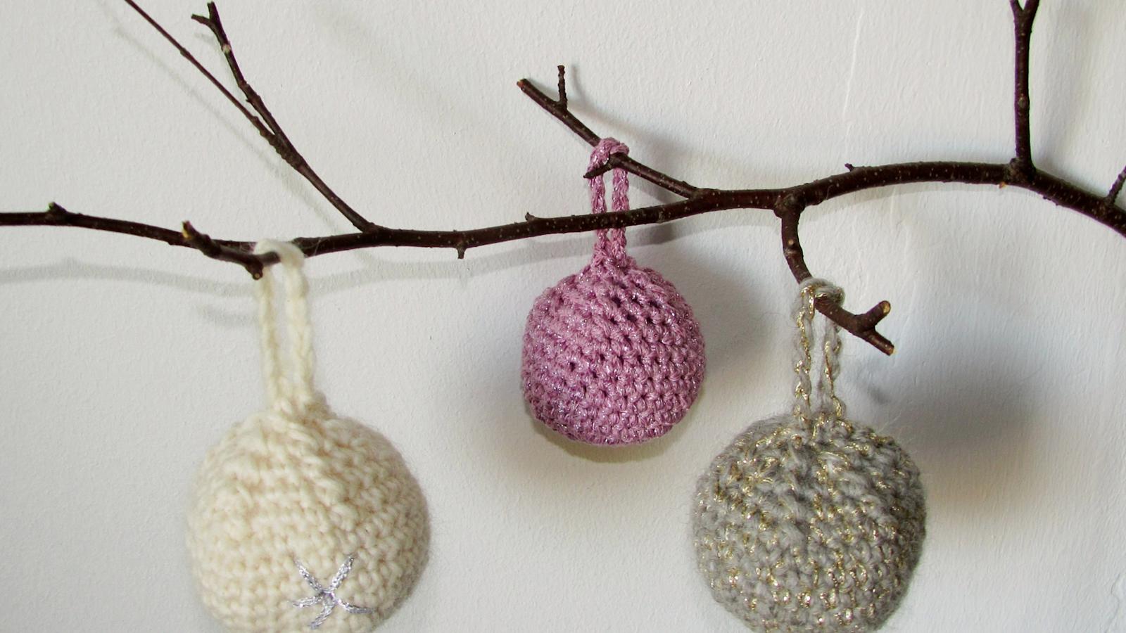 Joulukuusenkoristeet virkaten