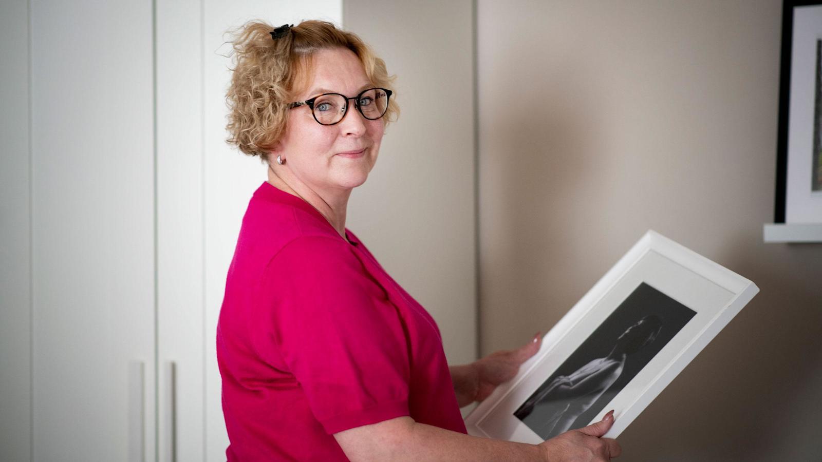 Anne halusi ennen ensimmäistä syöpäleikkaustaan kuvauttaa itsensä syöpäaiheisista kuvistaan tunnetulla Lari Järnefeltillä.
