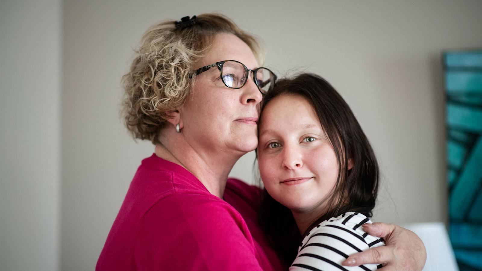 Anne ja Tiitulotta Villman ovat mukana vuoden 2020 Roosa nauha -keräyksessä.