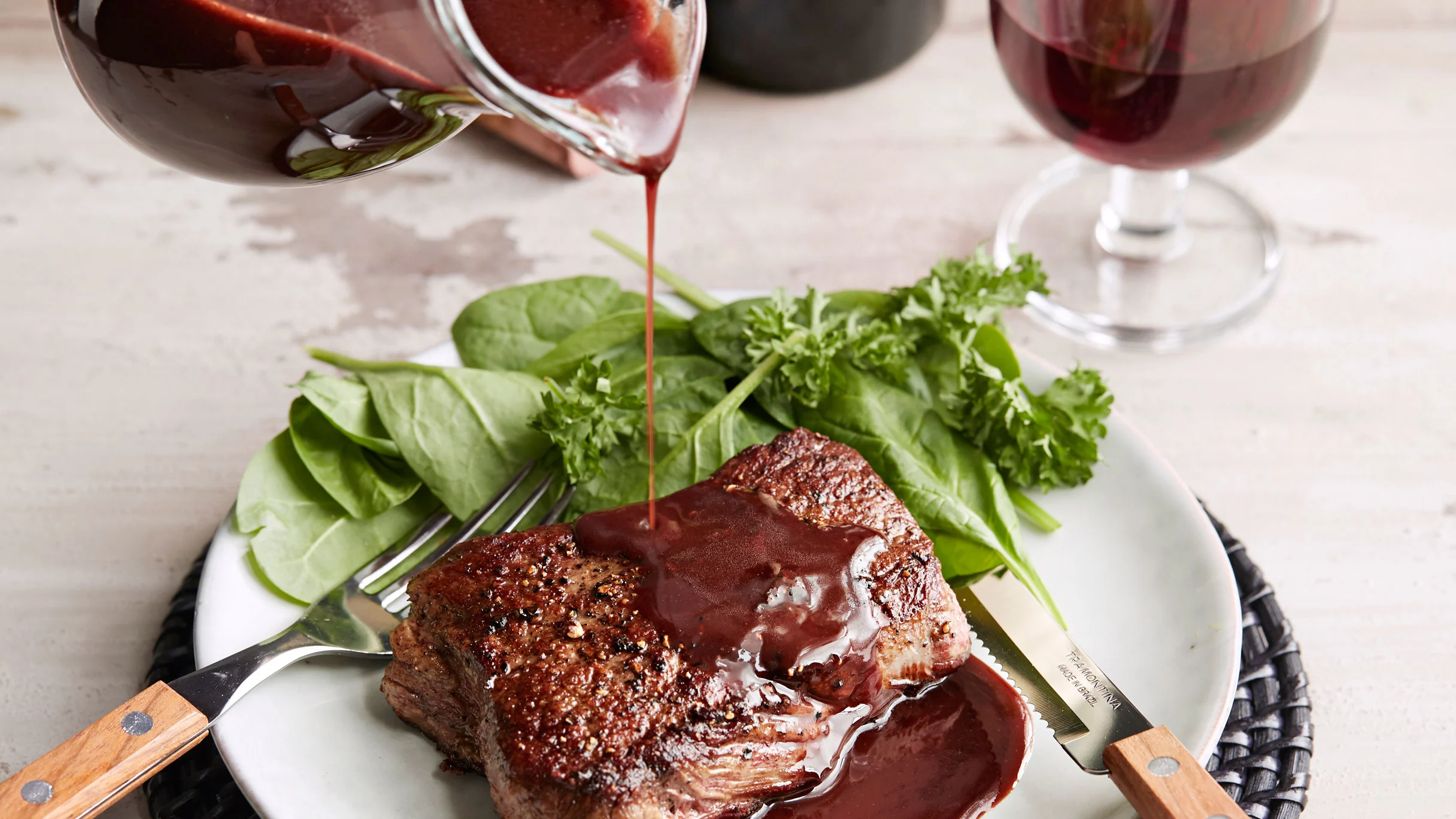 Juhlava punaviinikastike