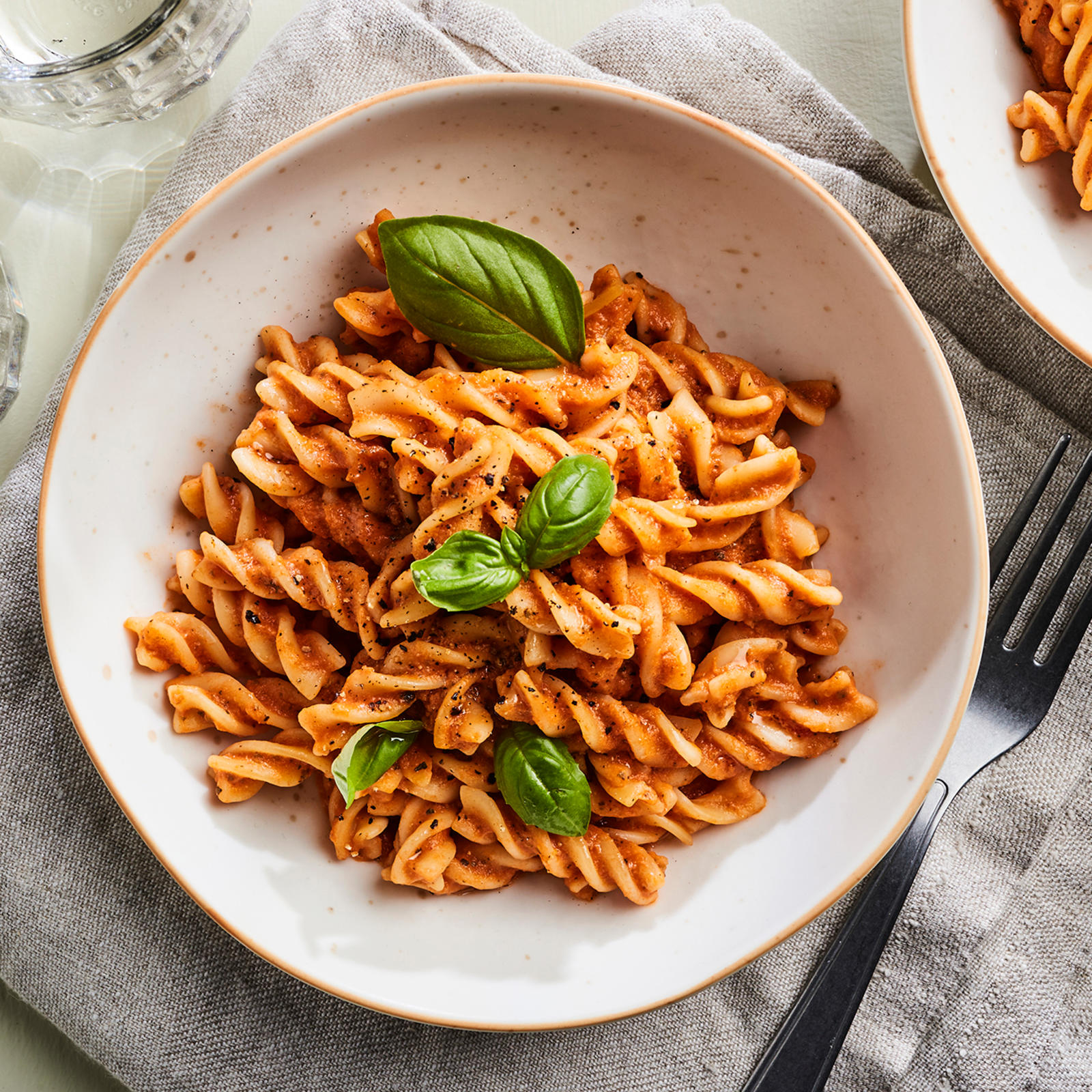 Tomaattinen kesäkurpitsapasta