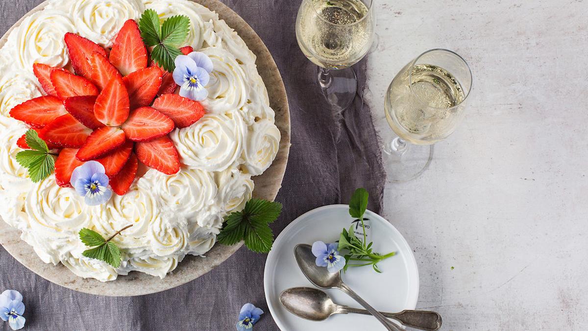 Isoäidin mansikkakermakakku