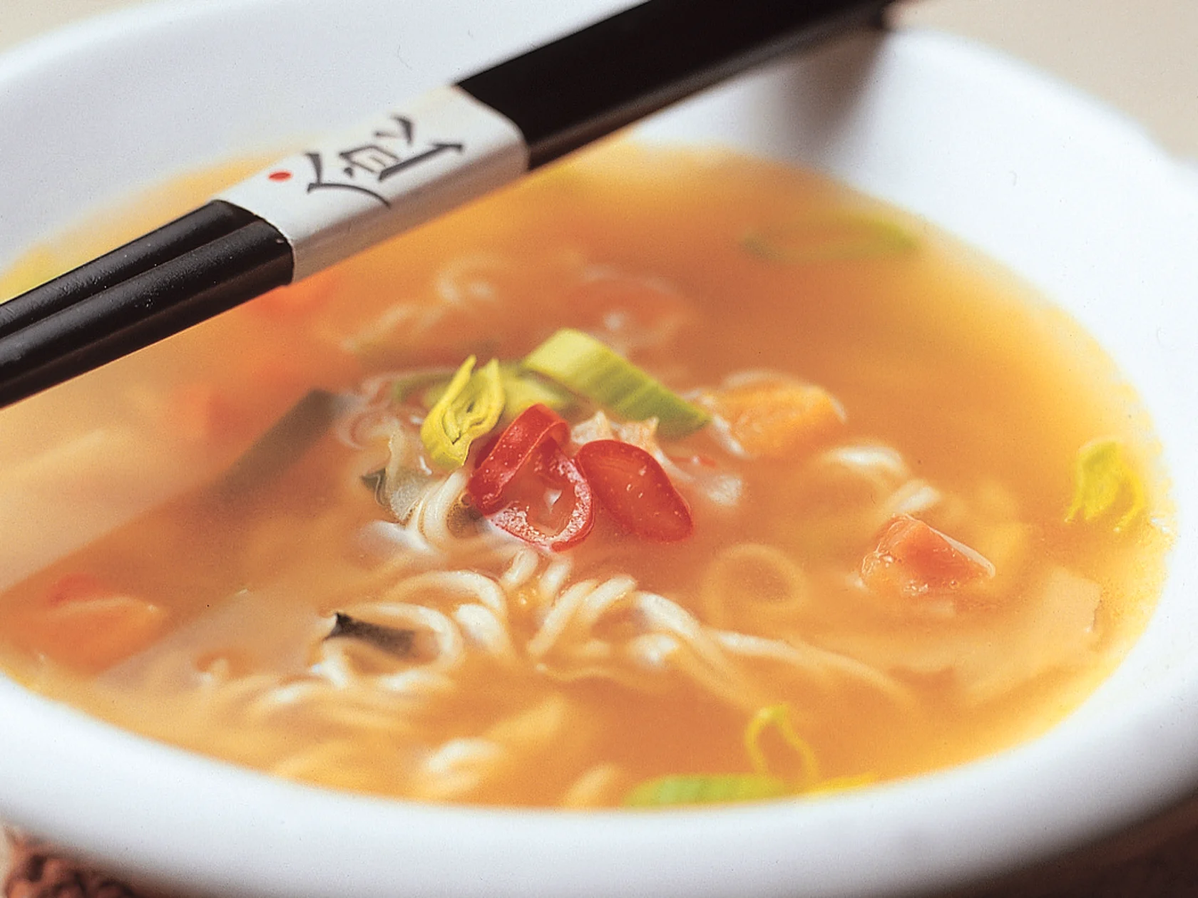 Itämainen vihannes-tofukeitto