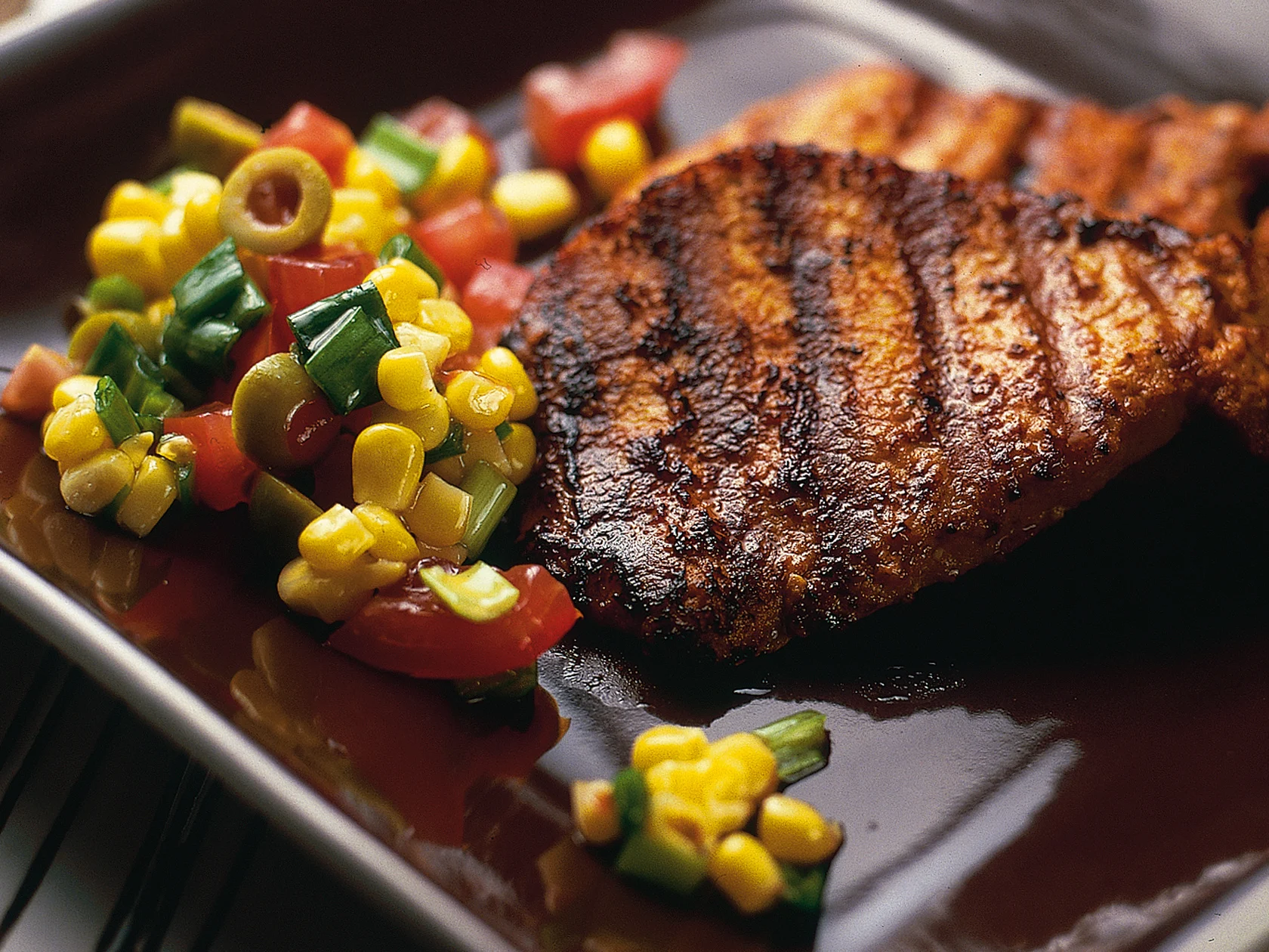 Porsaan fileepihvit ja maissisalsa