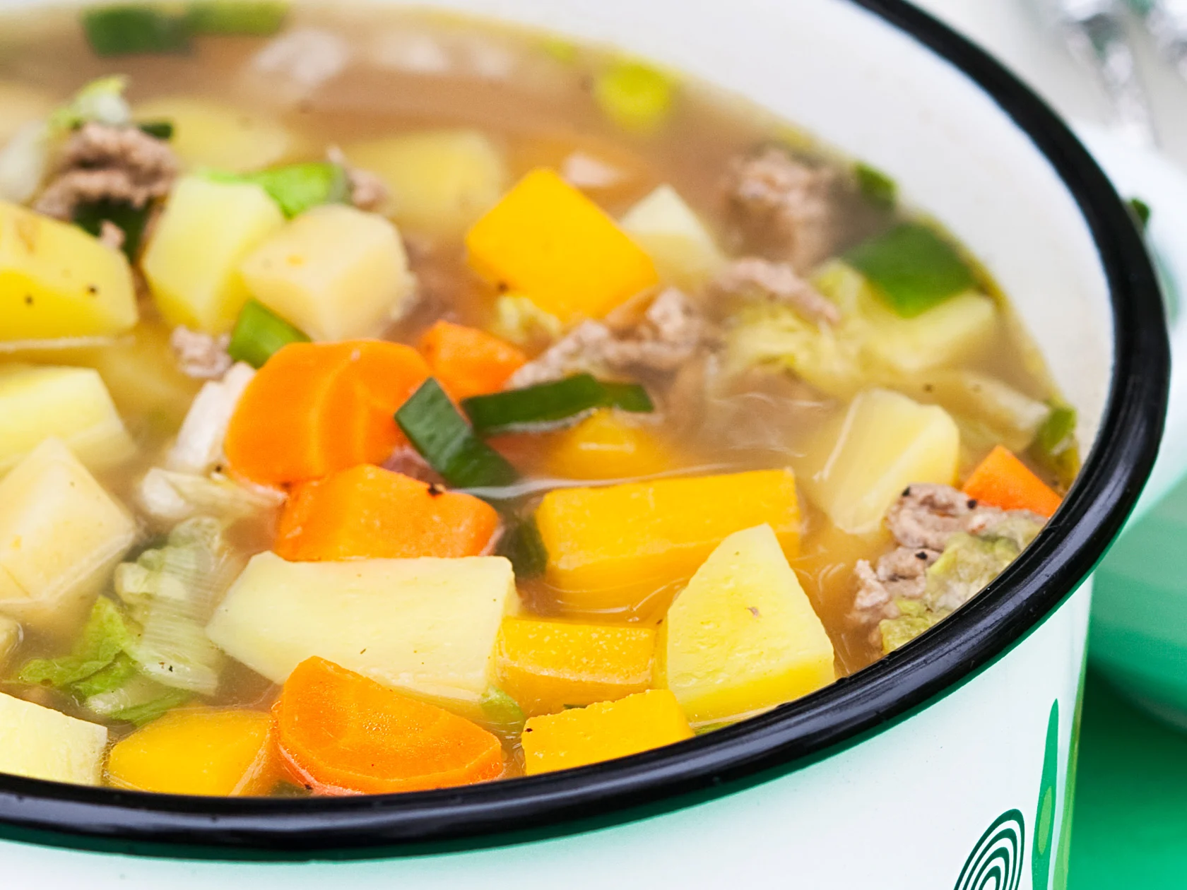 Jauheliha-kasviskeitto