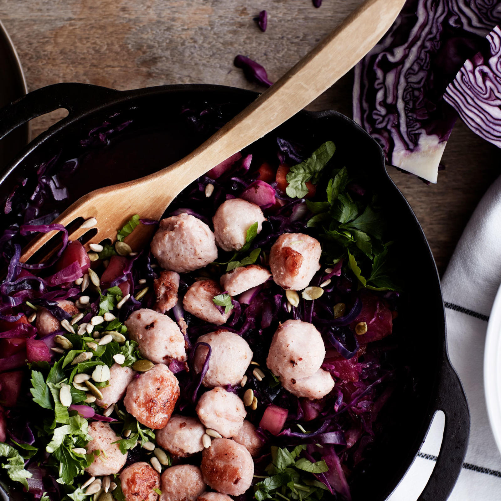 Siskonmakkara-kaalipannu