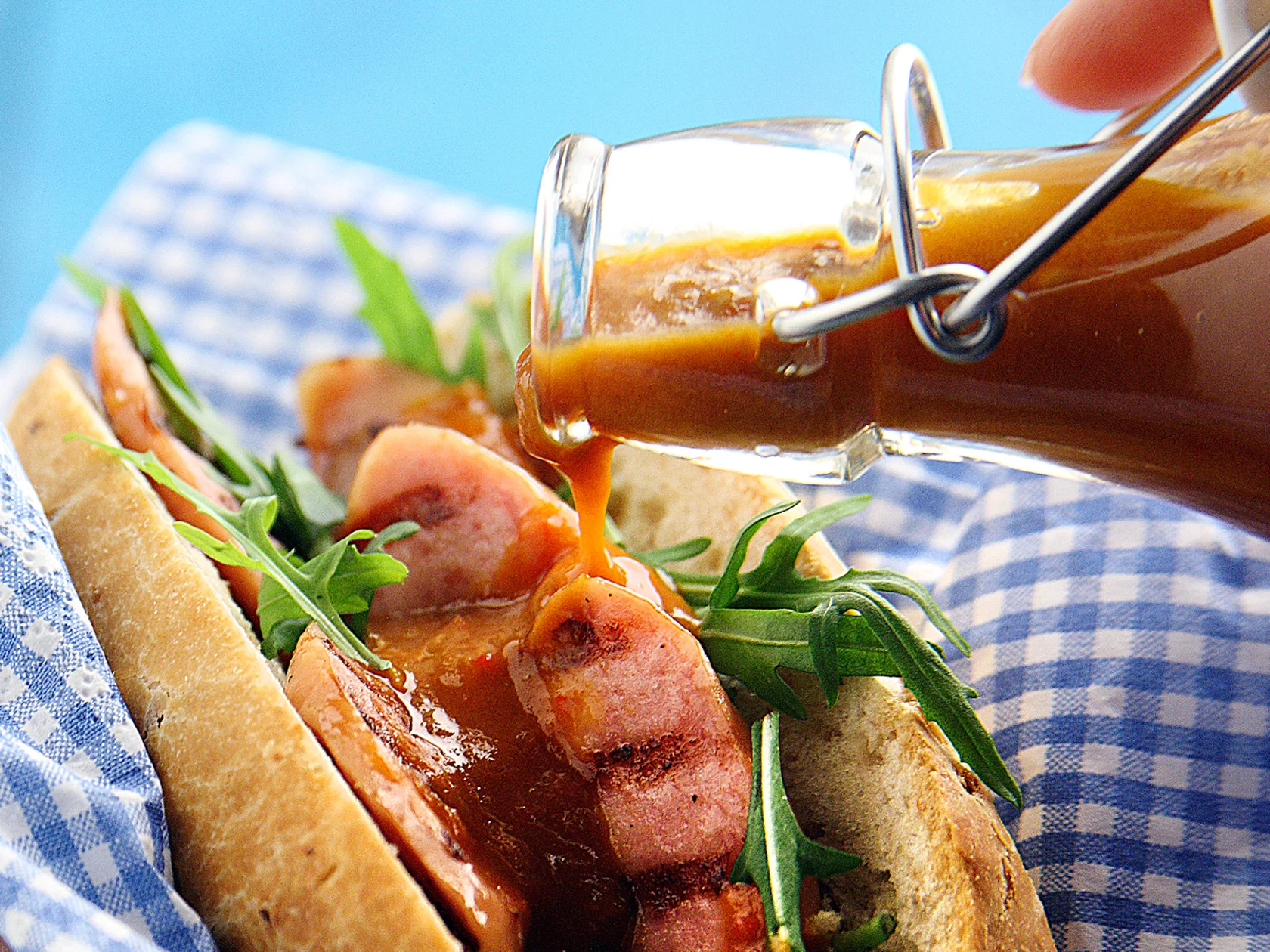 Tulinen tomaattiketsuppi