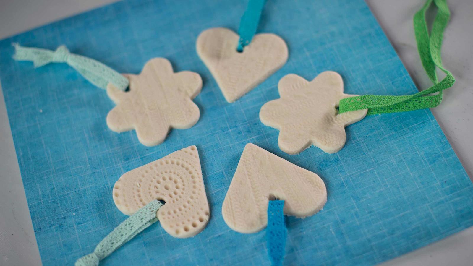 Joulukoristeita taikataikinasta