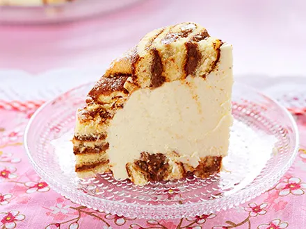 Luumuinen charlotte russe