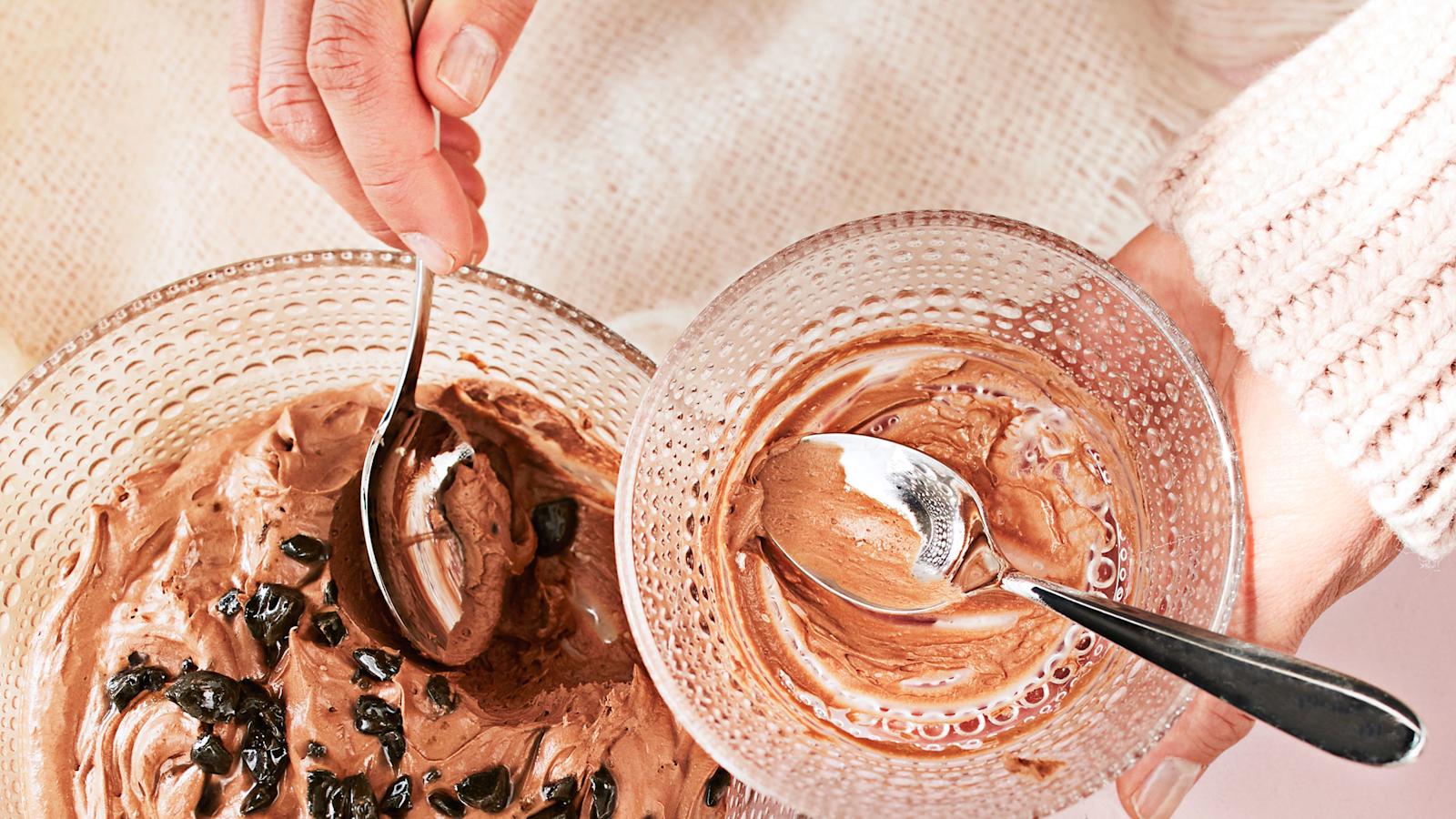 Suklaa-salmiakkimousse