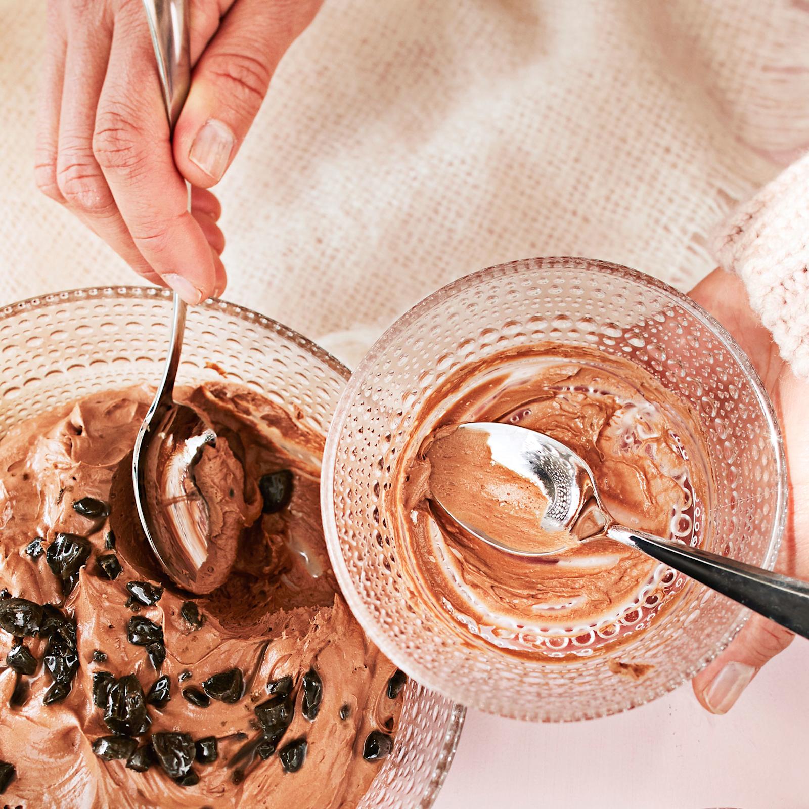 Suklaa-salmiakkimousse