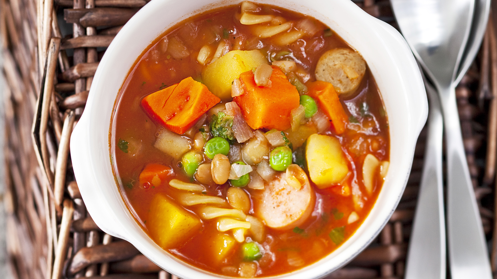 Makkaraminestronekeitto