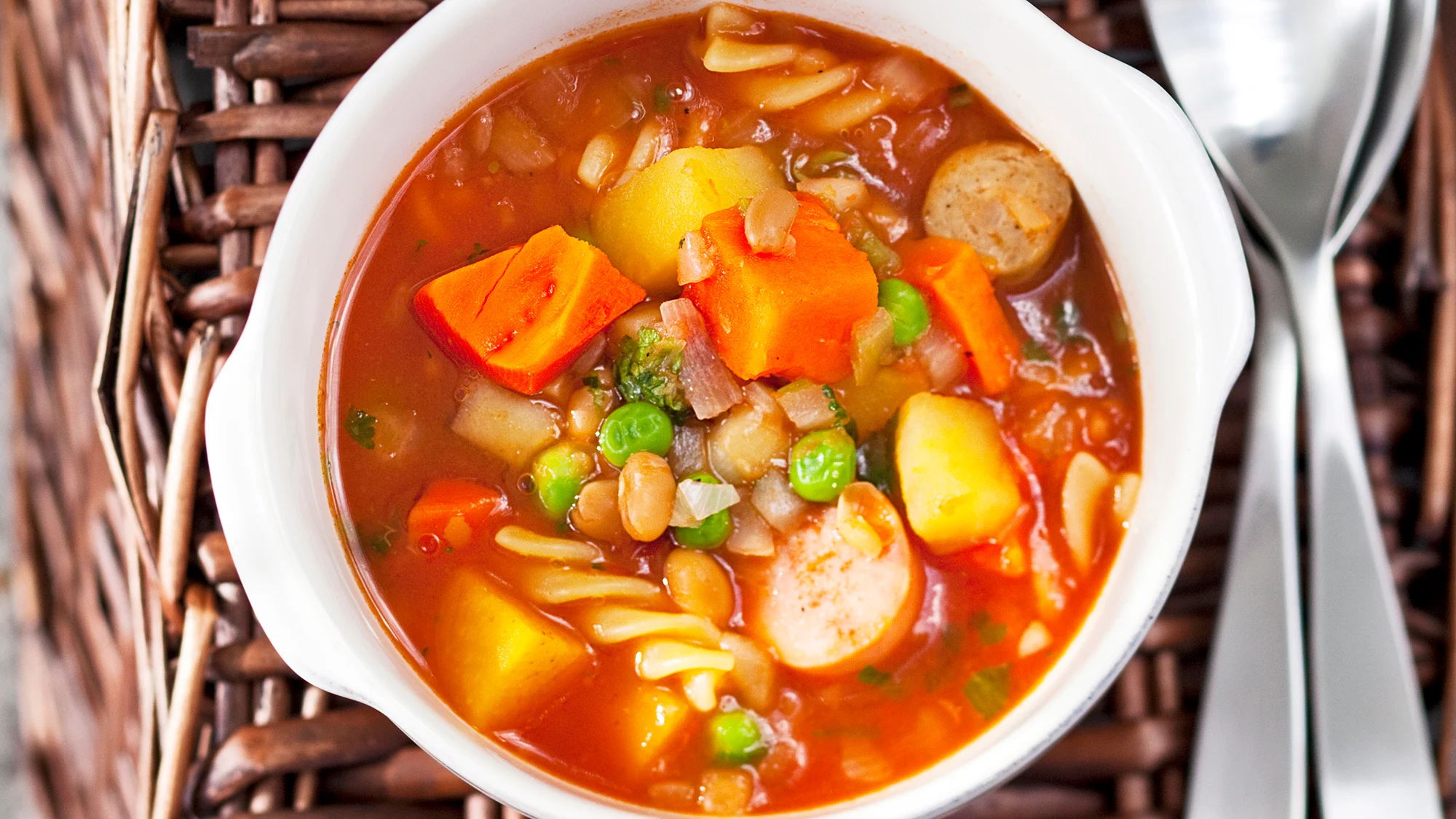 Makkaraminestronekeitto