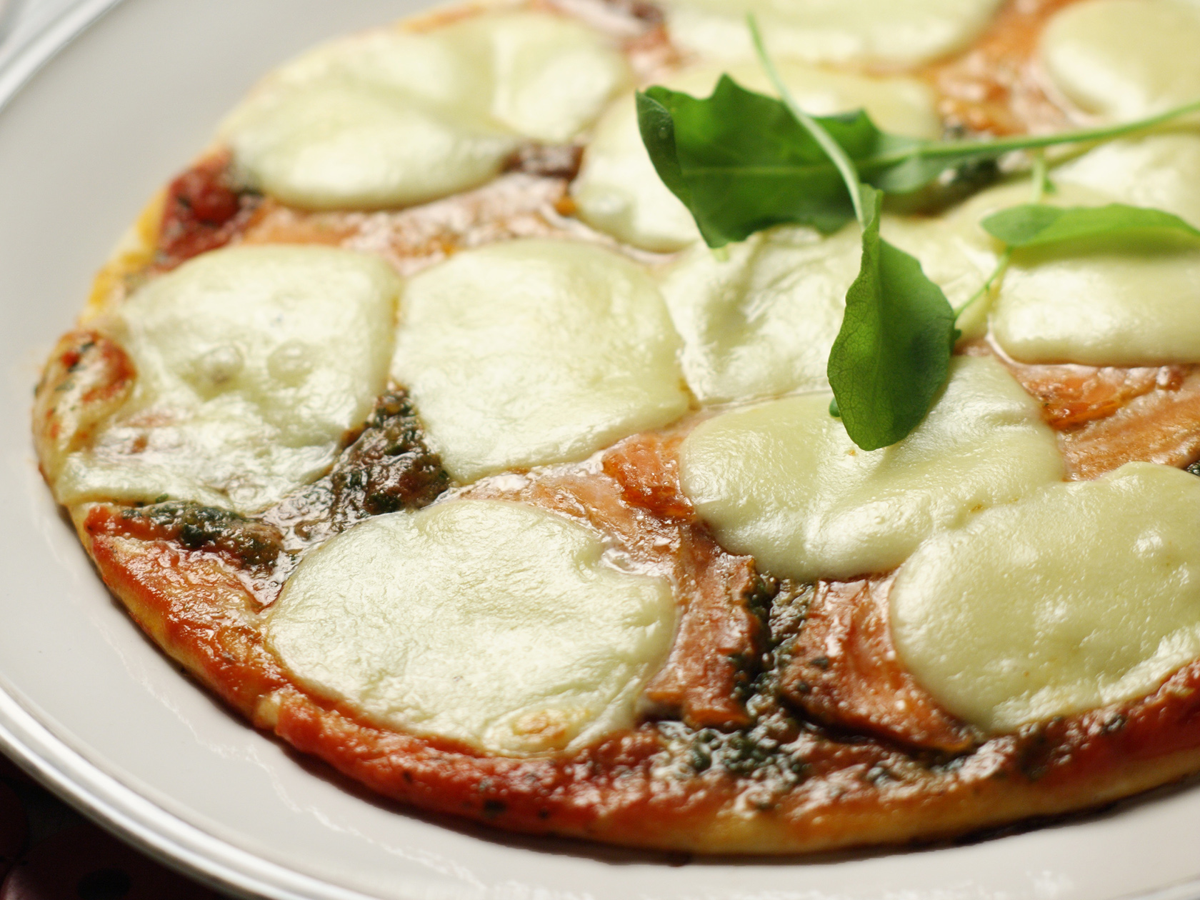 Nopea tomaattikastike pizzalle