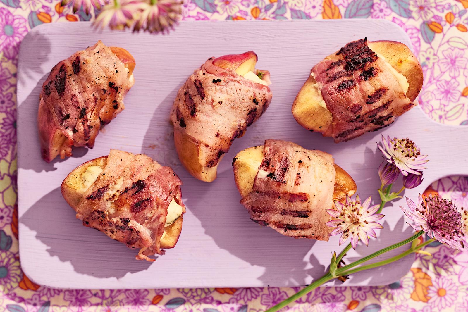 Grillatut pekoni-nektariinit