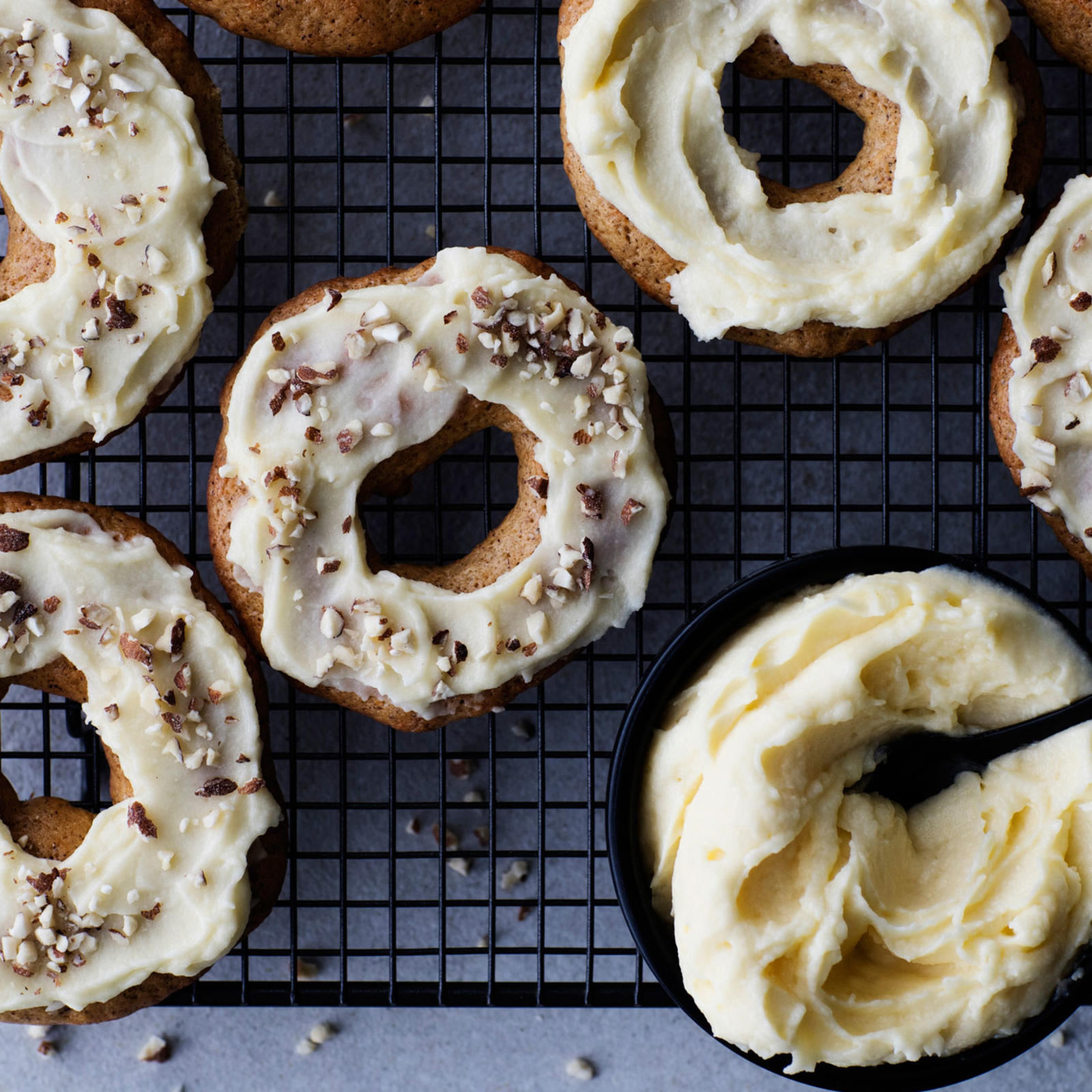 Porkkanakakun makuiset donitsikeksit