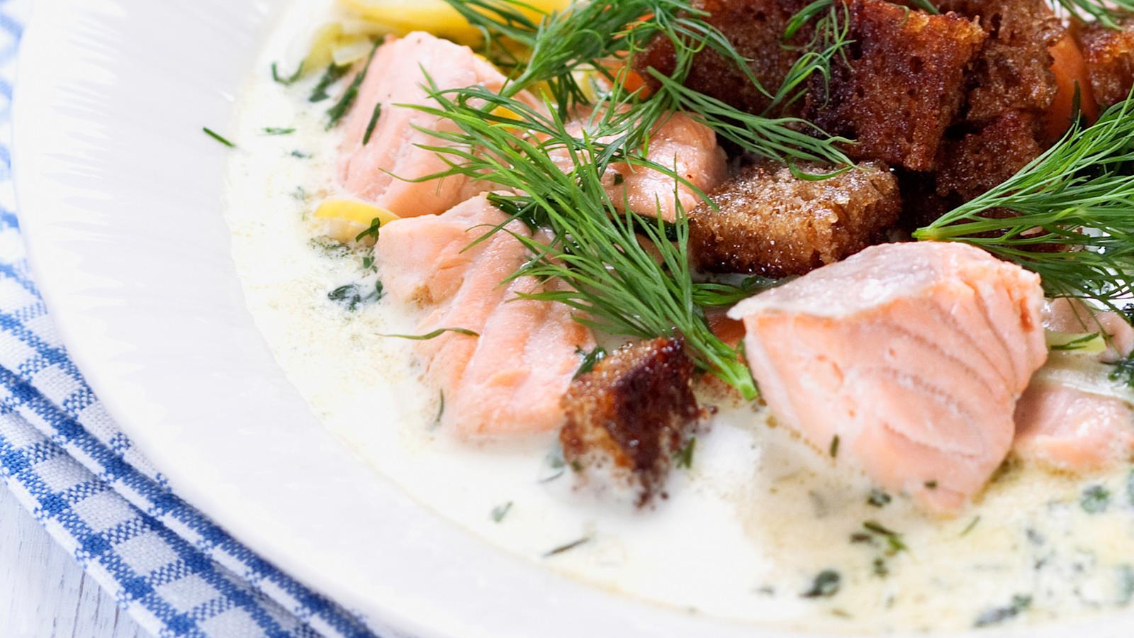 Lohikeitto ja ruisleipäkrutongit