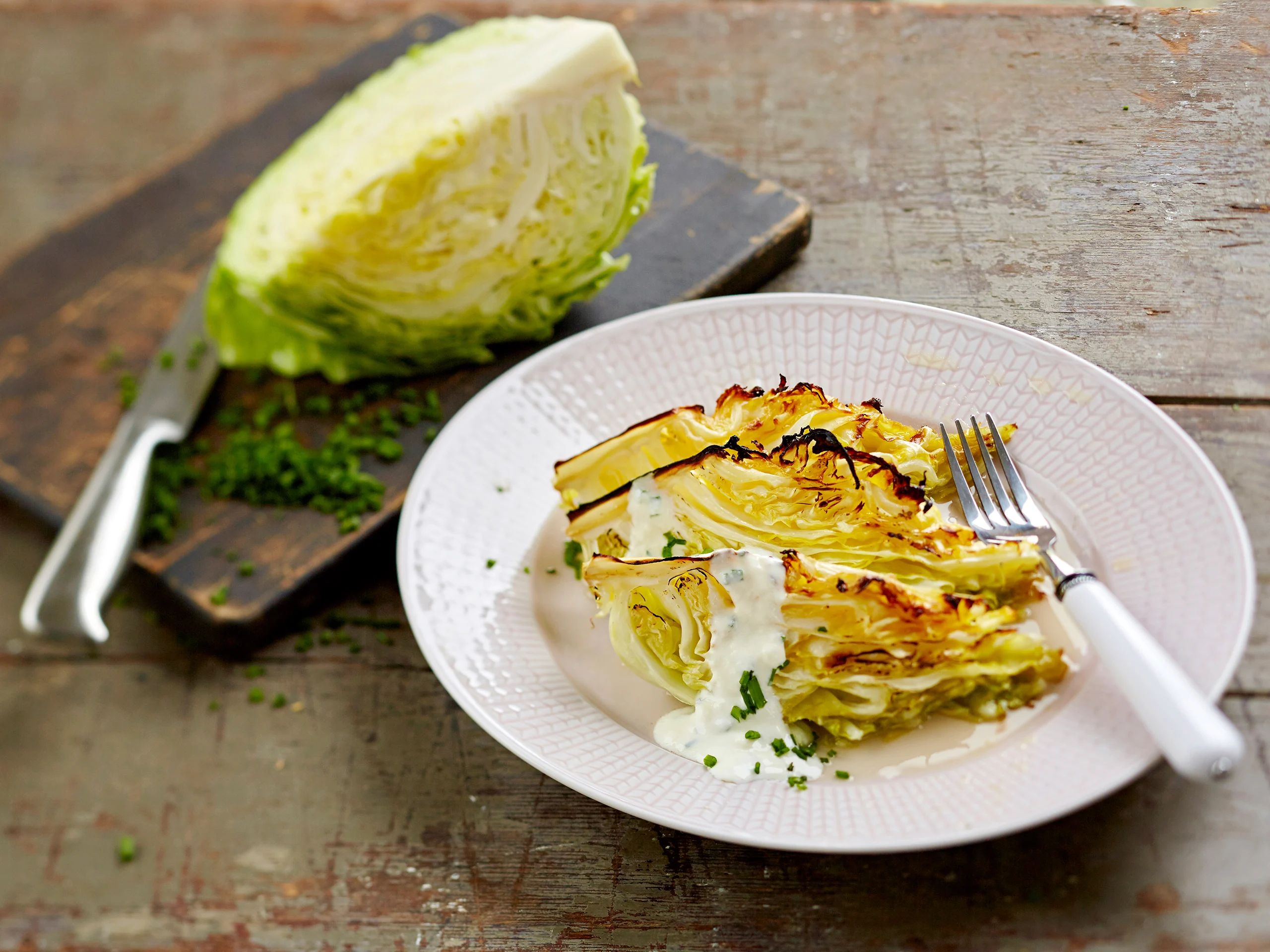 Makeat kaalilohkot ja kermaviilikastike