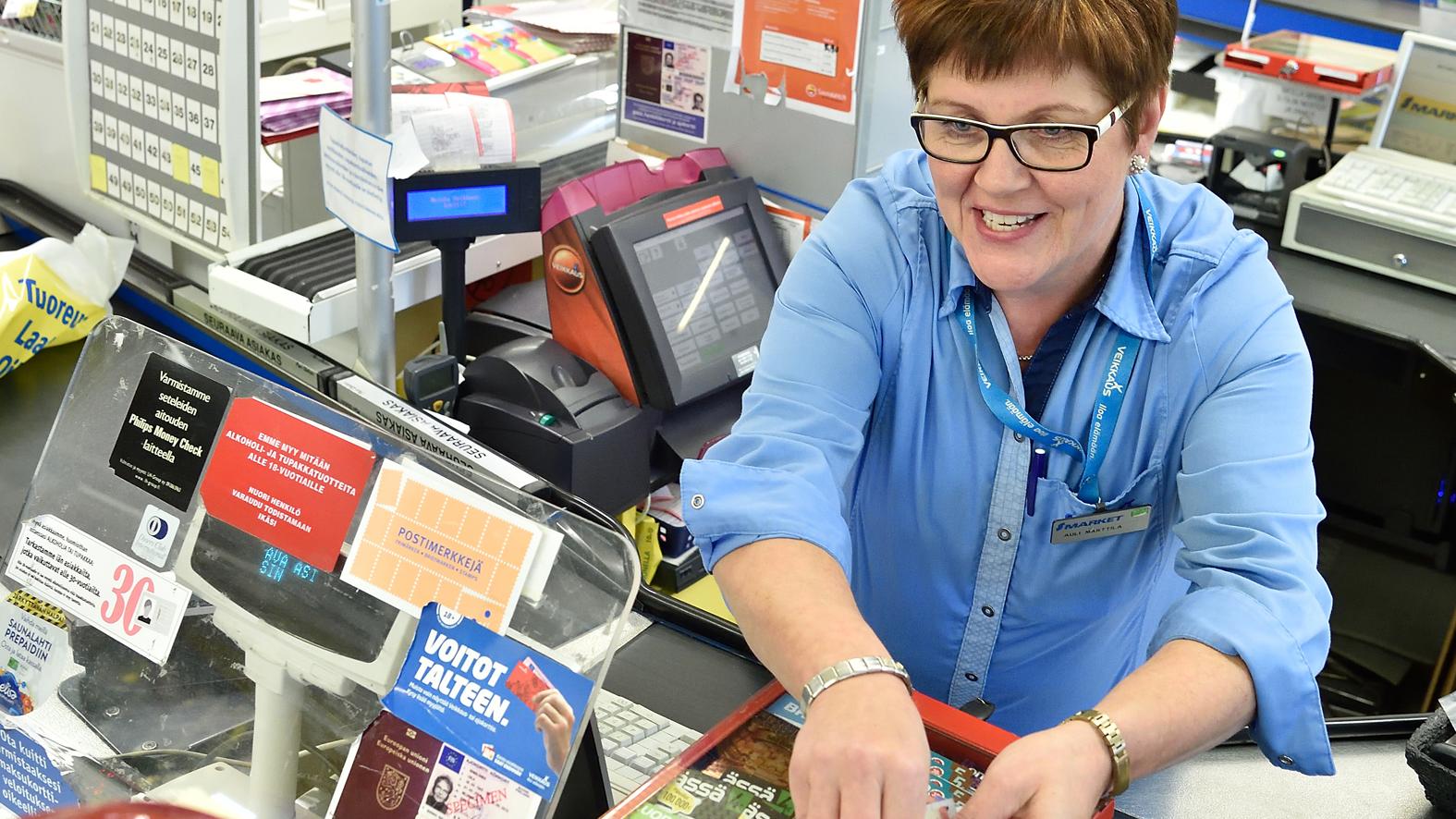 Asiakaspalvelua kassalla
