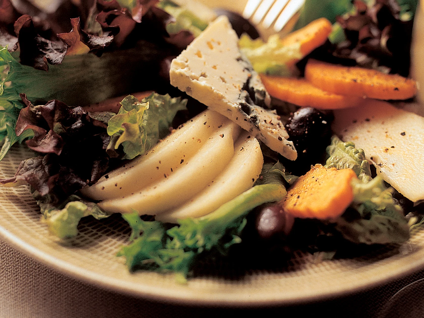 Päärynä-bataattisalaatti