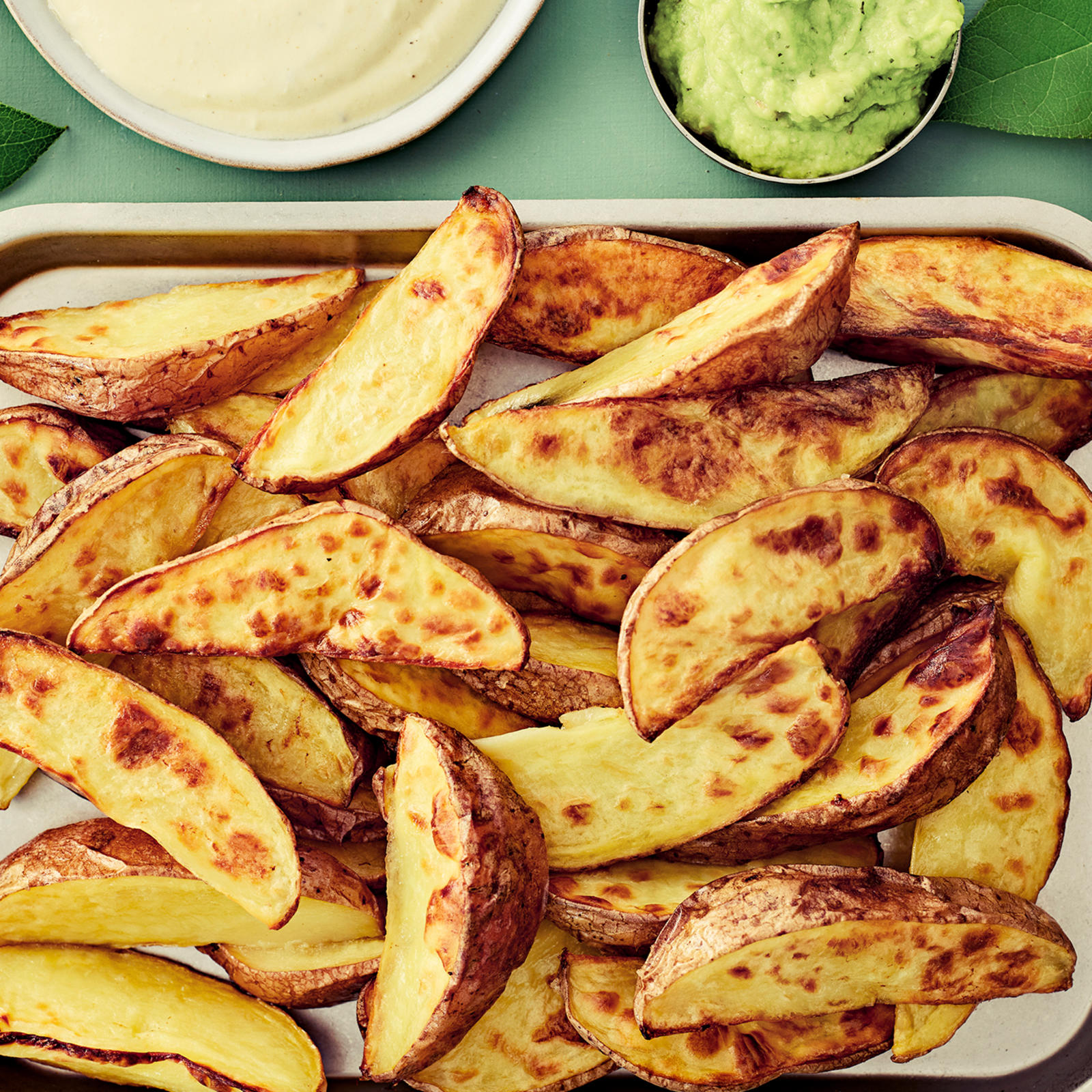 Rapeat lohkoperunat uunissa