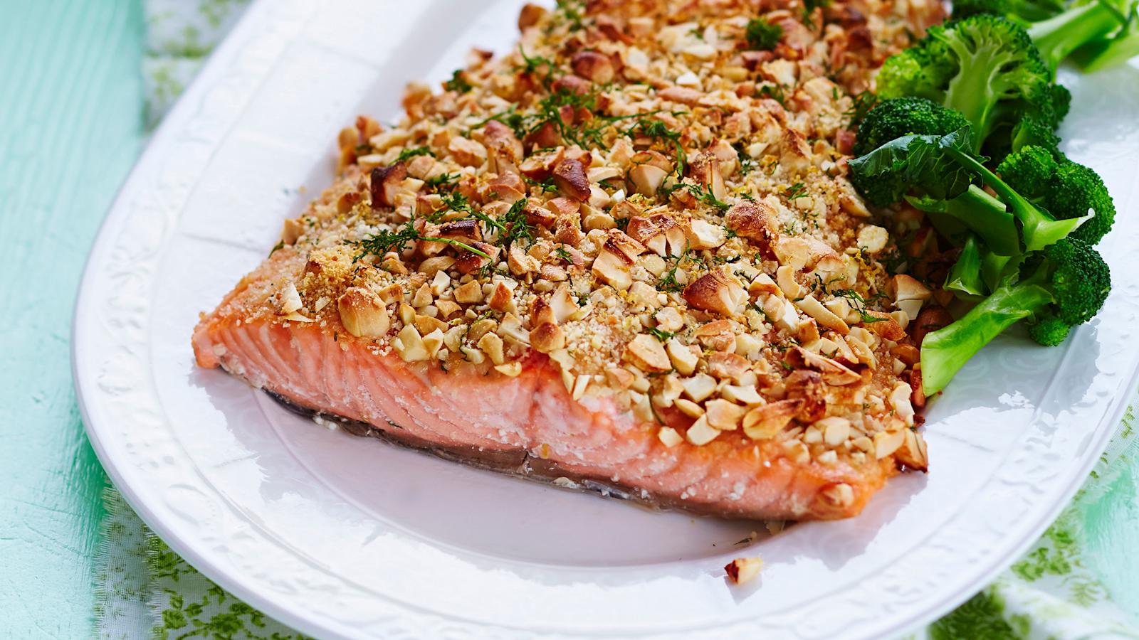 Pähkinäkuorrutettu lohi