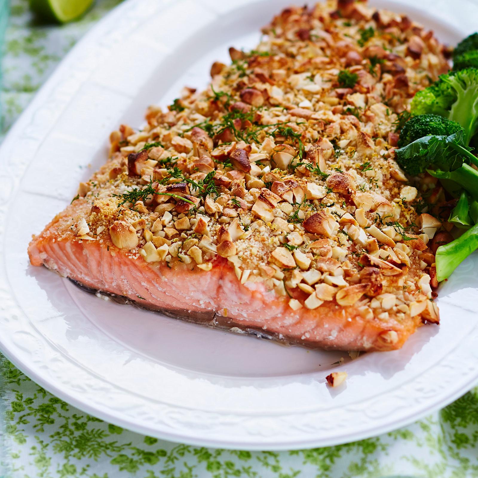 Pähkinäkuorrutettu lohi