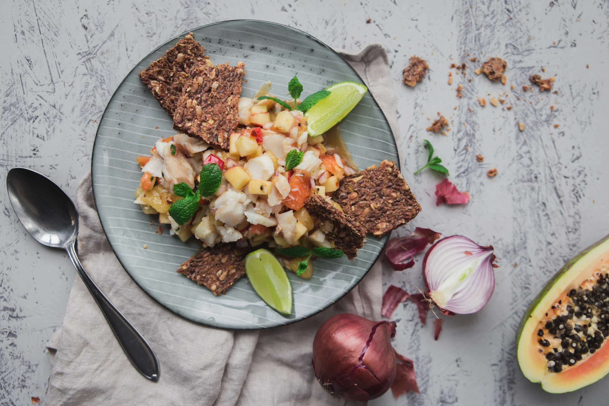 Siikasalaatti satokauden parhaista raaka-aineista.