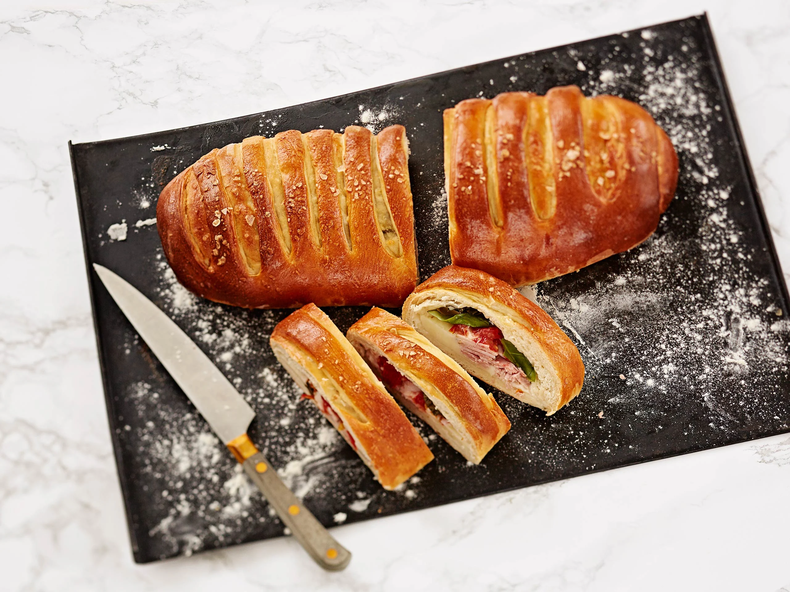 Täytetty mozzarellaleipä