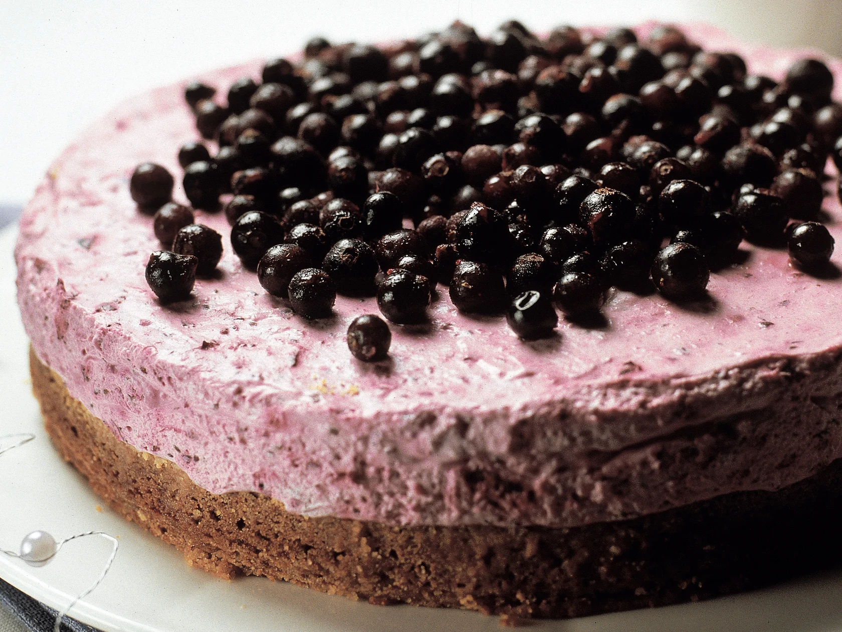 Mustaherukka-suklaakakku