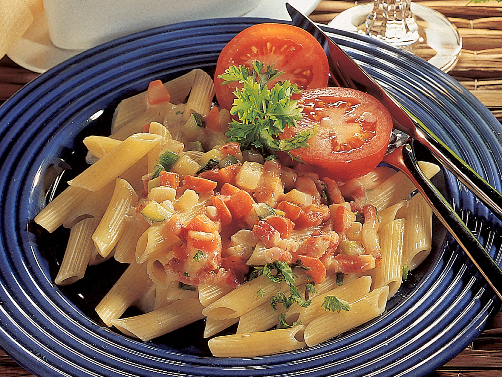 Pekoni-kasviskastike