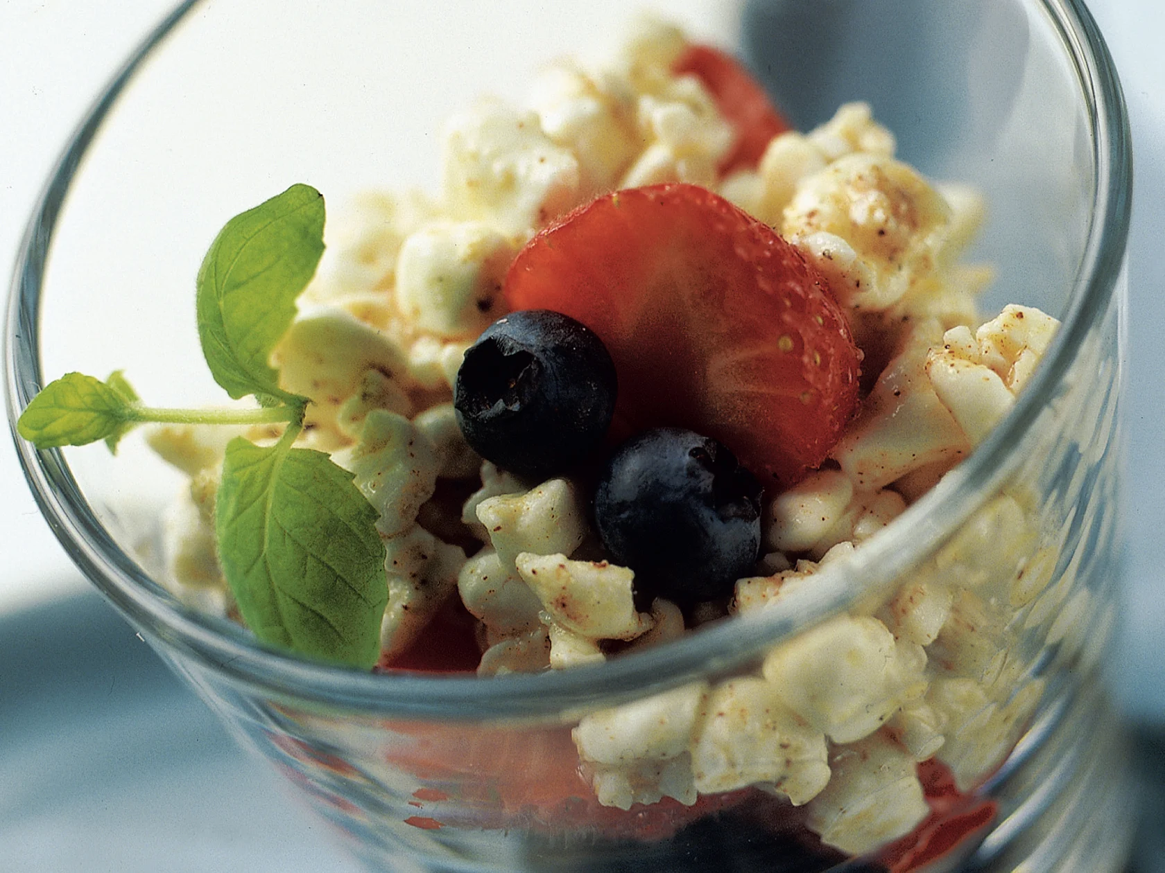 Marjoja ja makeaa raejuustoa