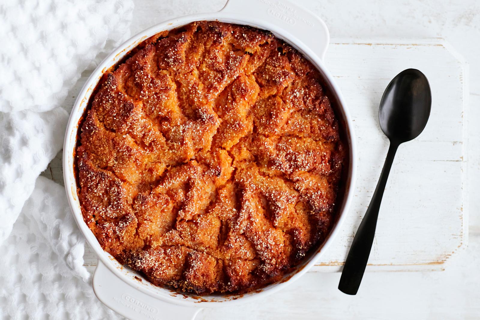 Perinteinen porkkanalaatikko uunivuoassa