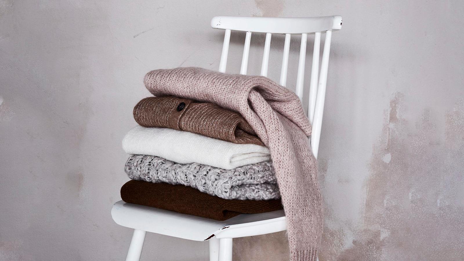 Villavaatteet kannattaa säilyttää viikattuina ilmavassa paikassa.