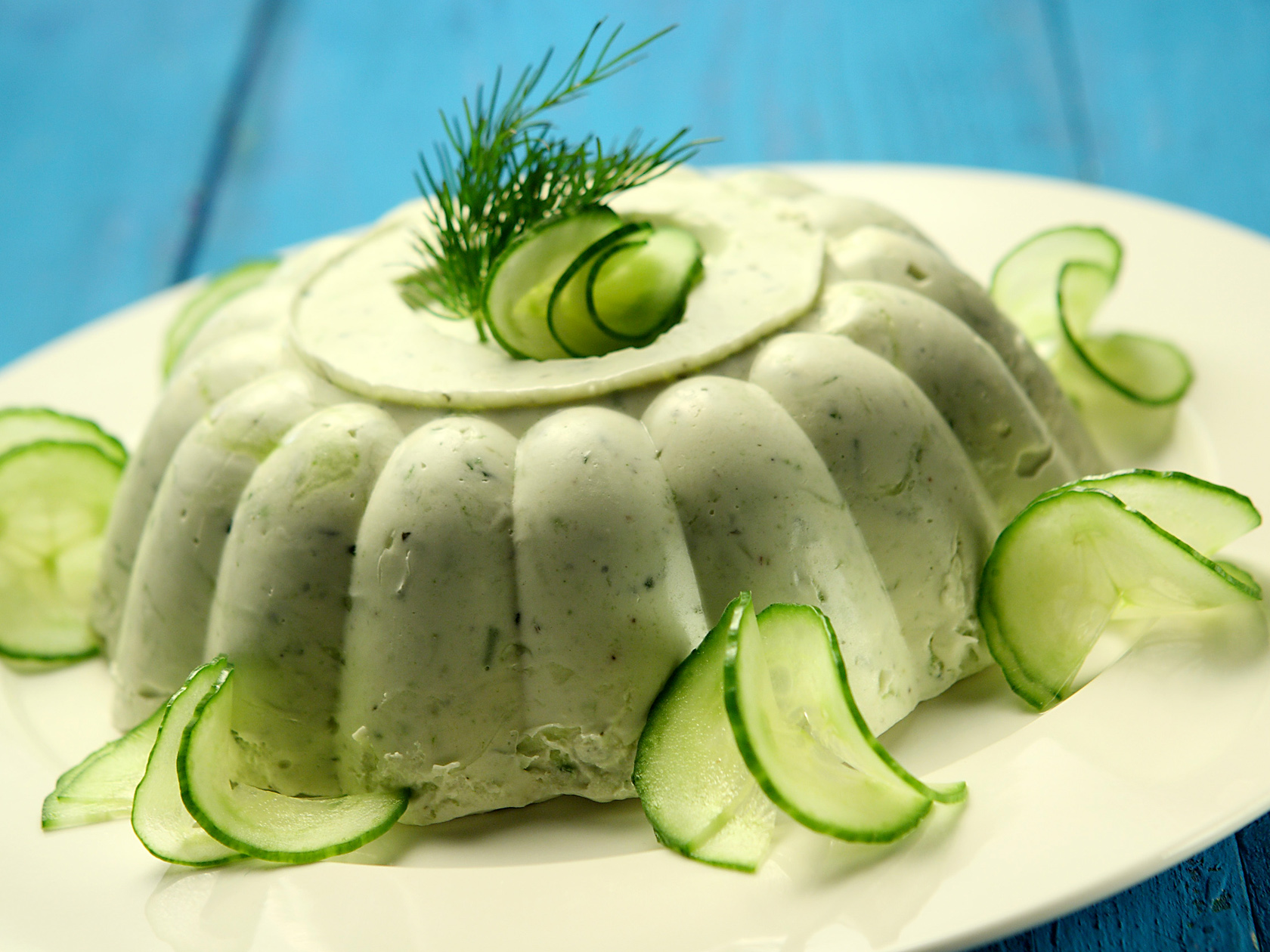 Juustoinen kurkkuhyytelö